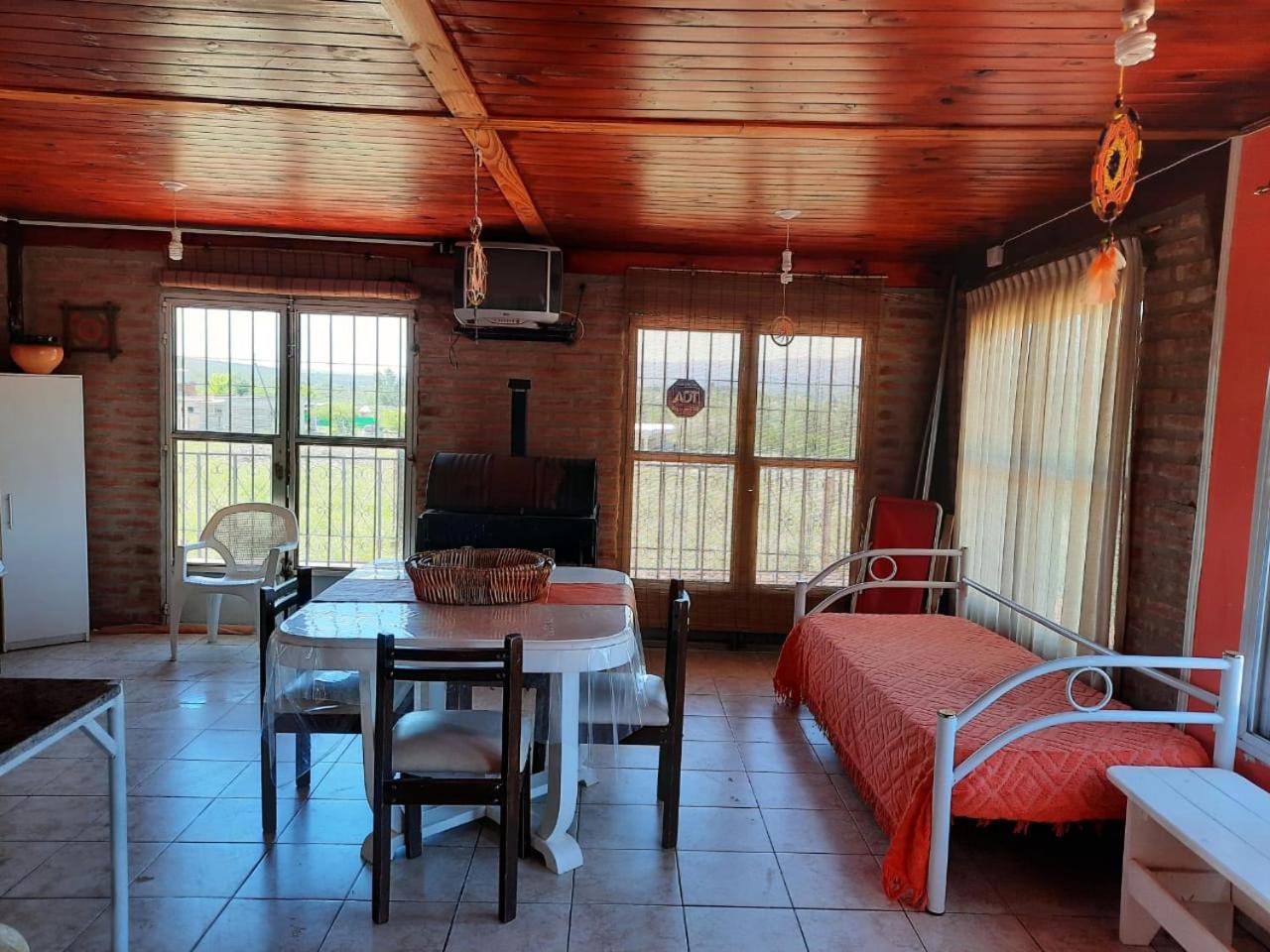 One-Bedroom House photo 3