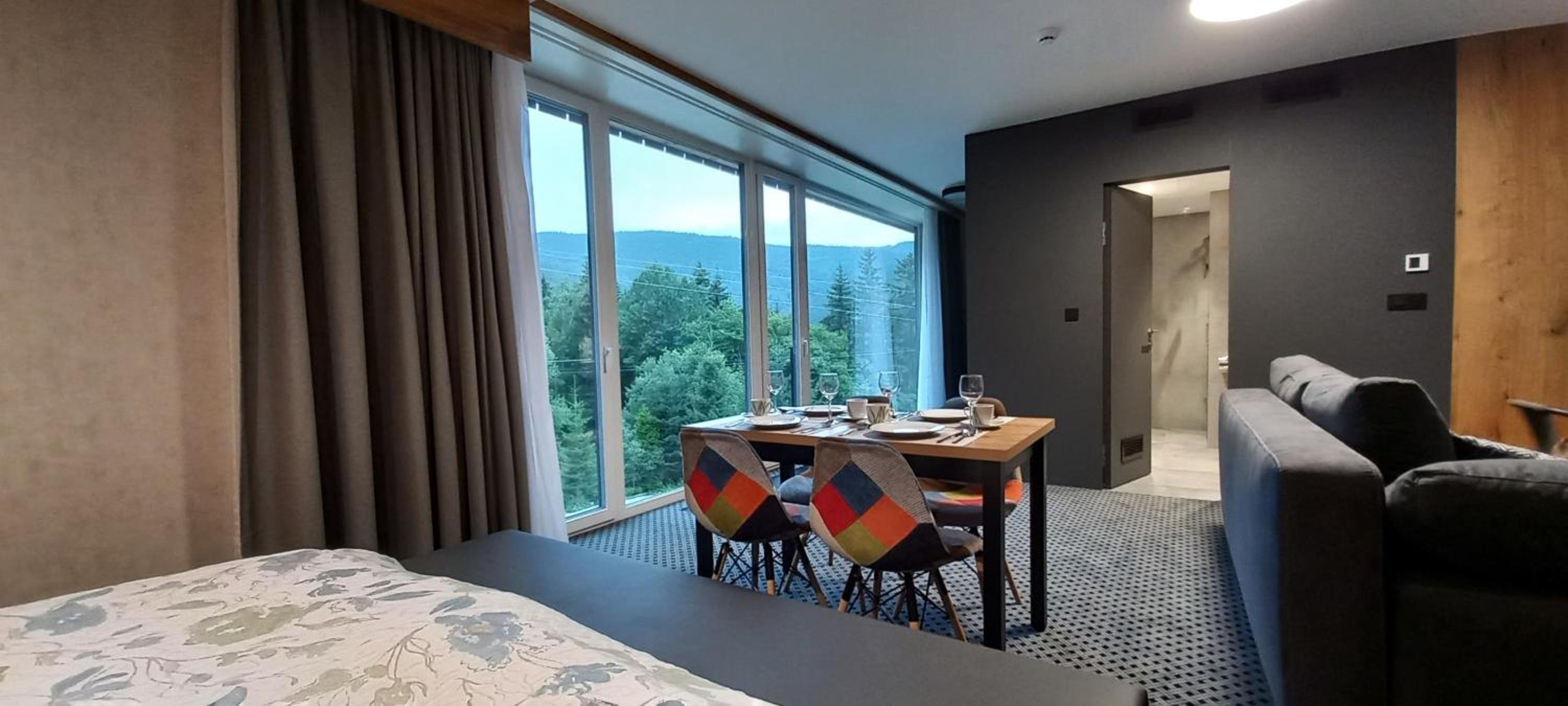 Apartment with Mountain View photo 2