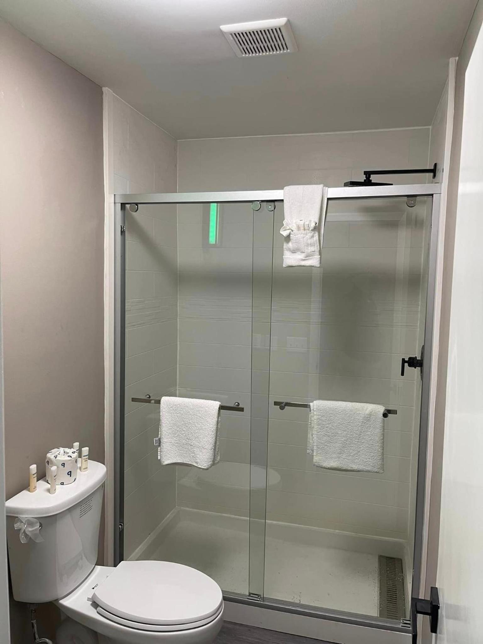 Deluxe King Suite - Photo 6