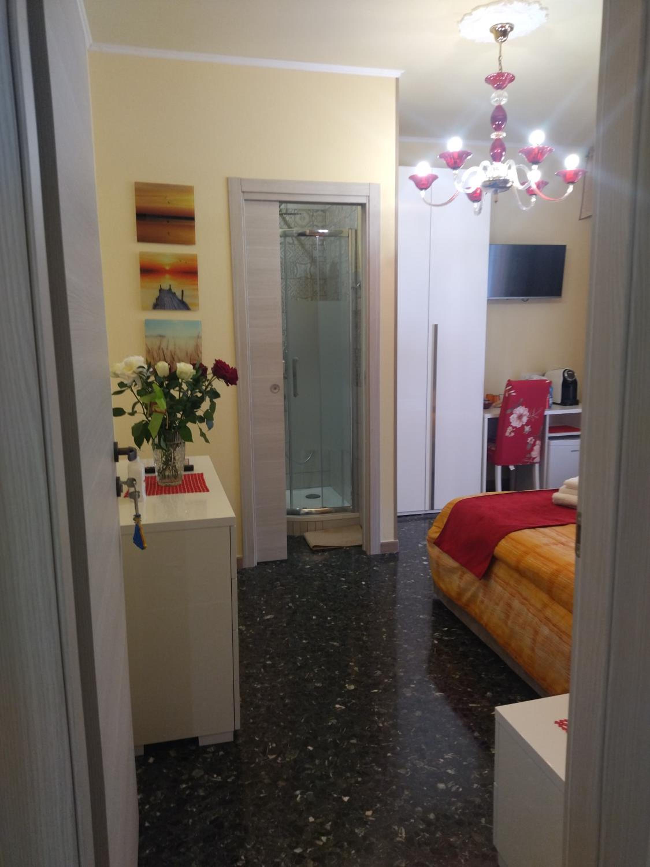Double Room with Private Bathroom - Photo 3