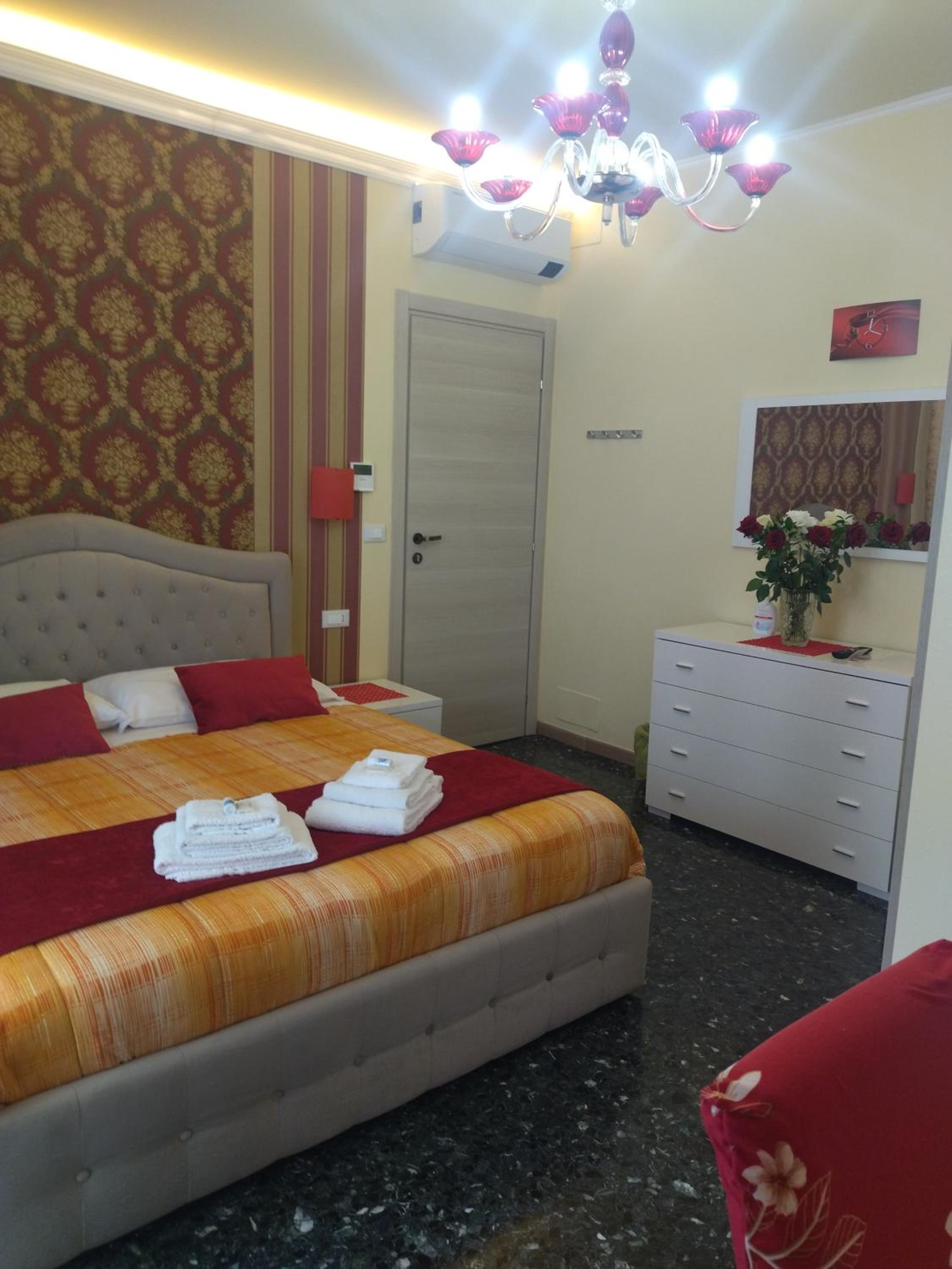 Double Room with Private Bathroom - Photo 36