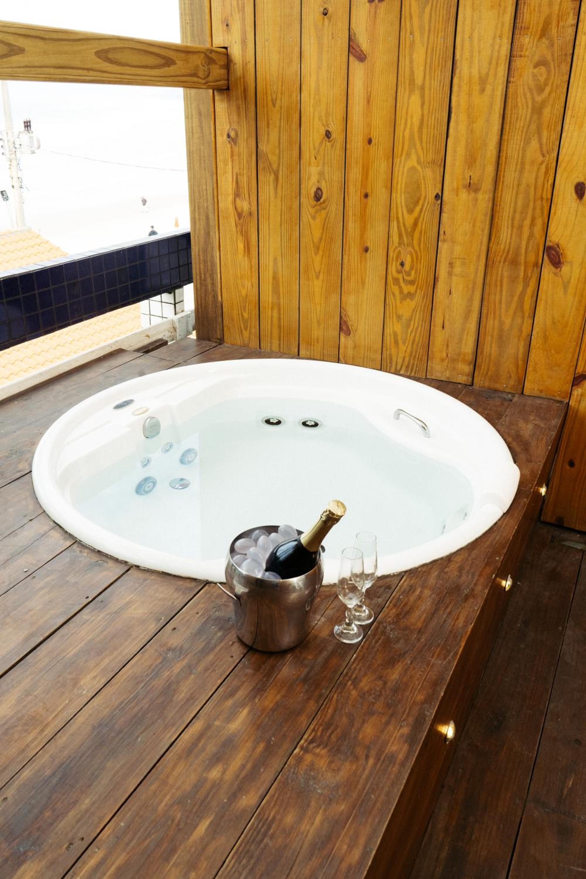 Suite with Hot Tub photo 3