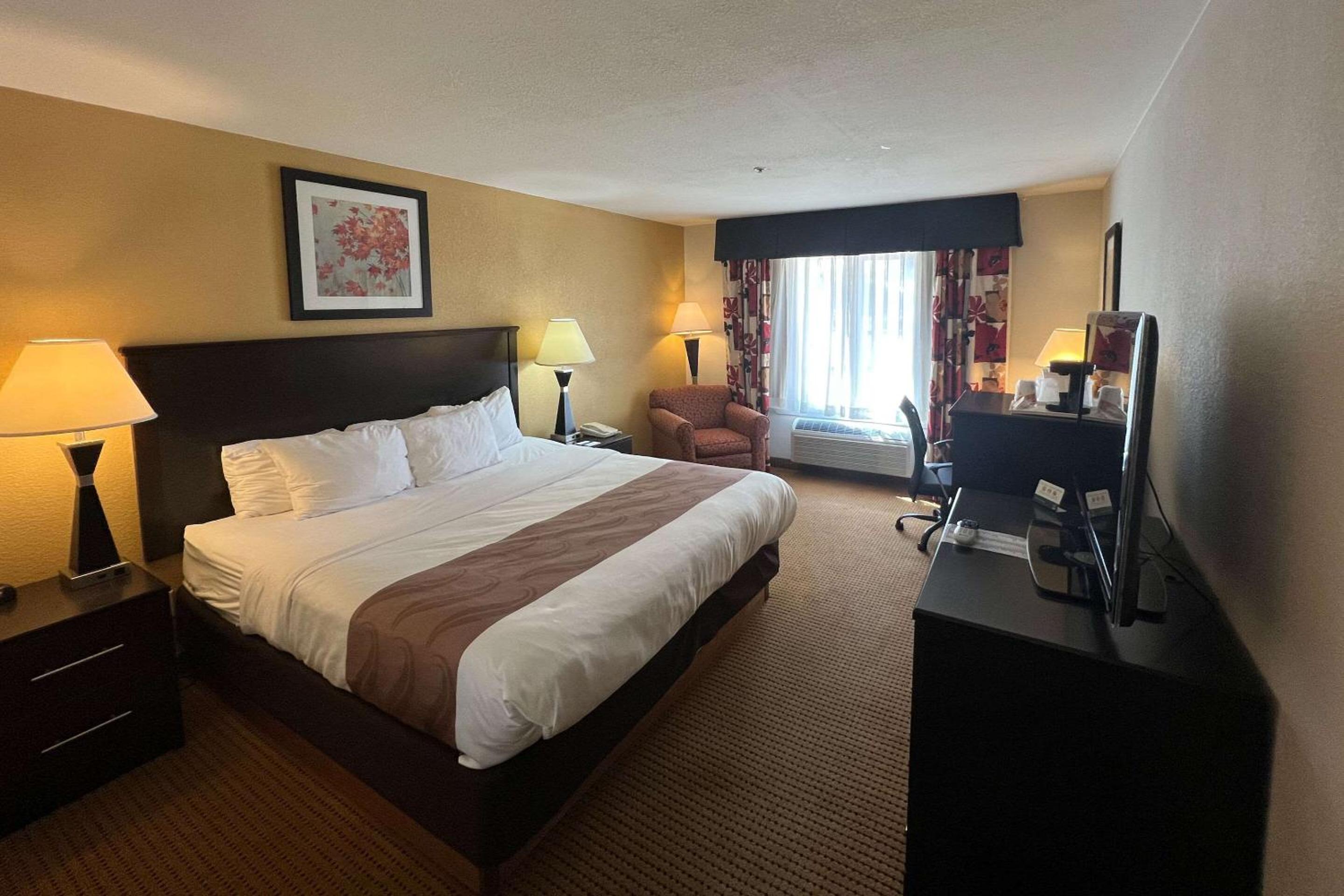 King Room - Non-Smoking - Photo 7