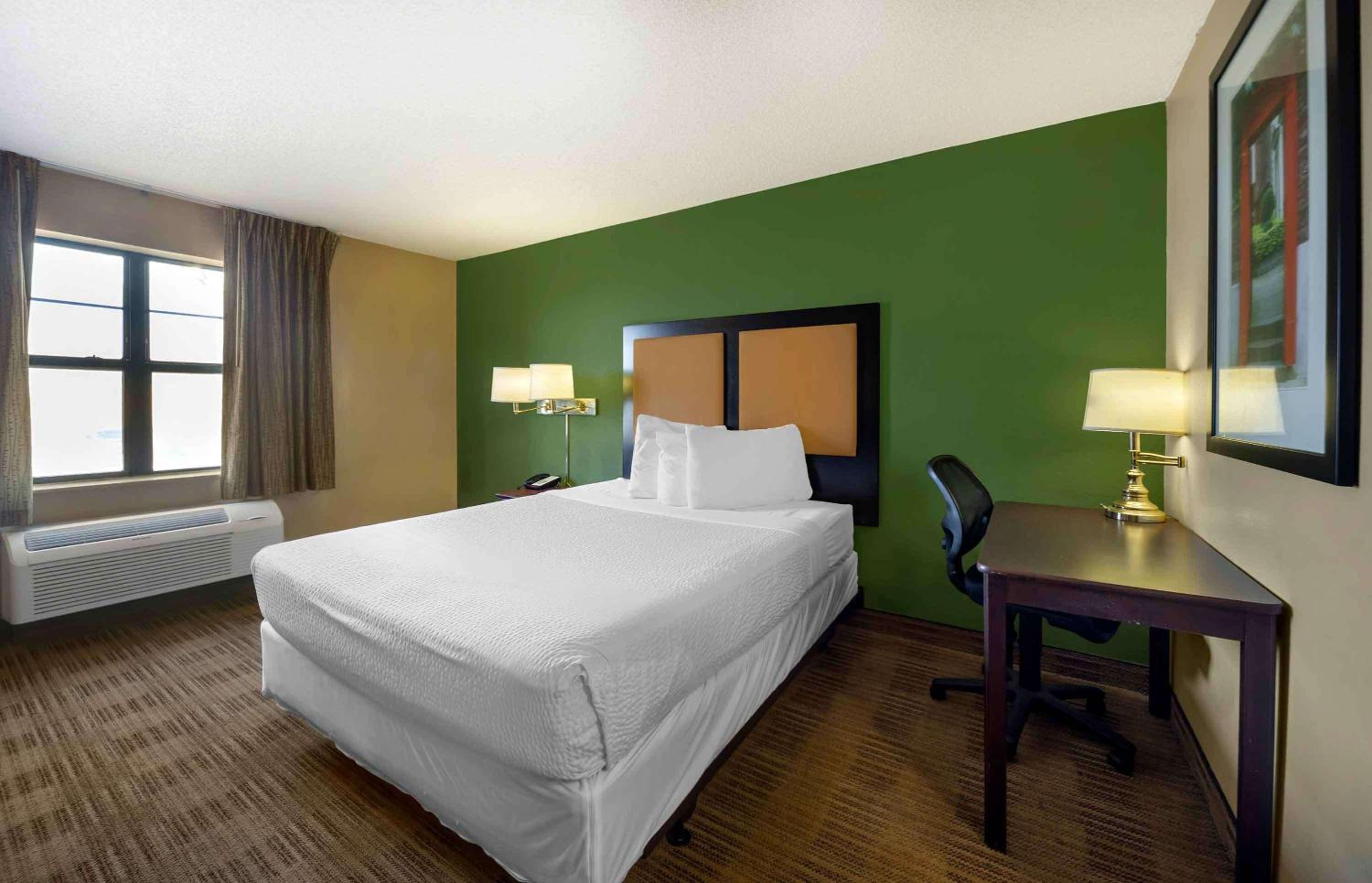 Queen Studio With 1 Queen Bed - Disability Access/Non-Smoking - Photo 11