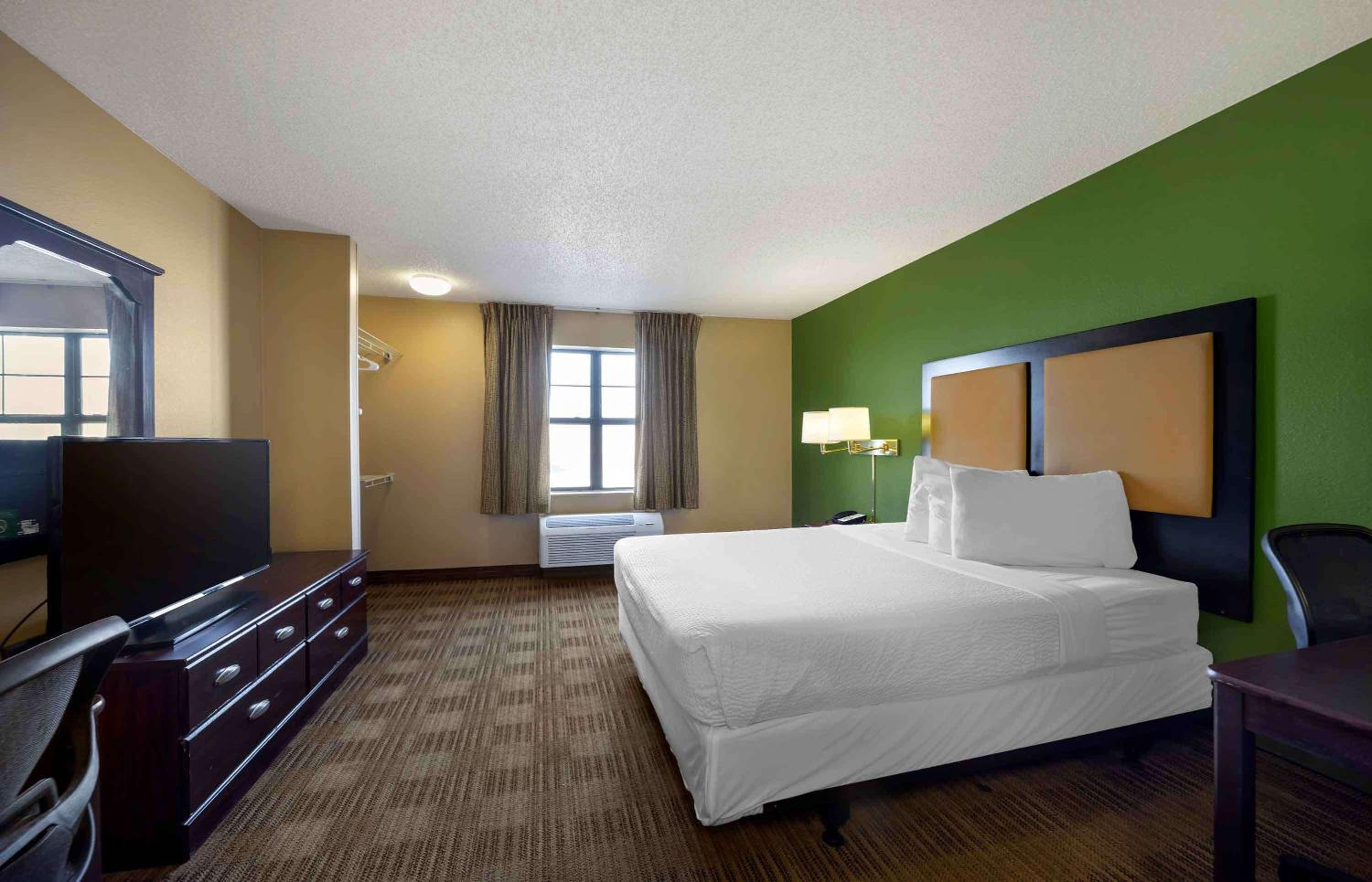 Queen Studio With 1 Queen Bed - Disability Access/Non-Smoking - Photo 10