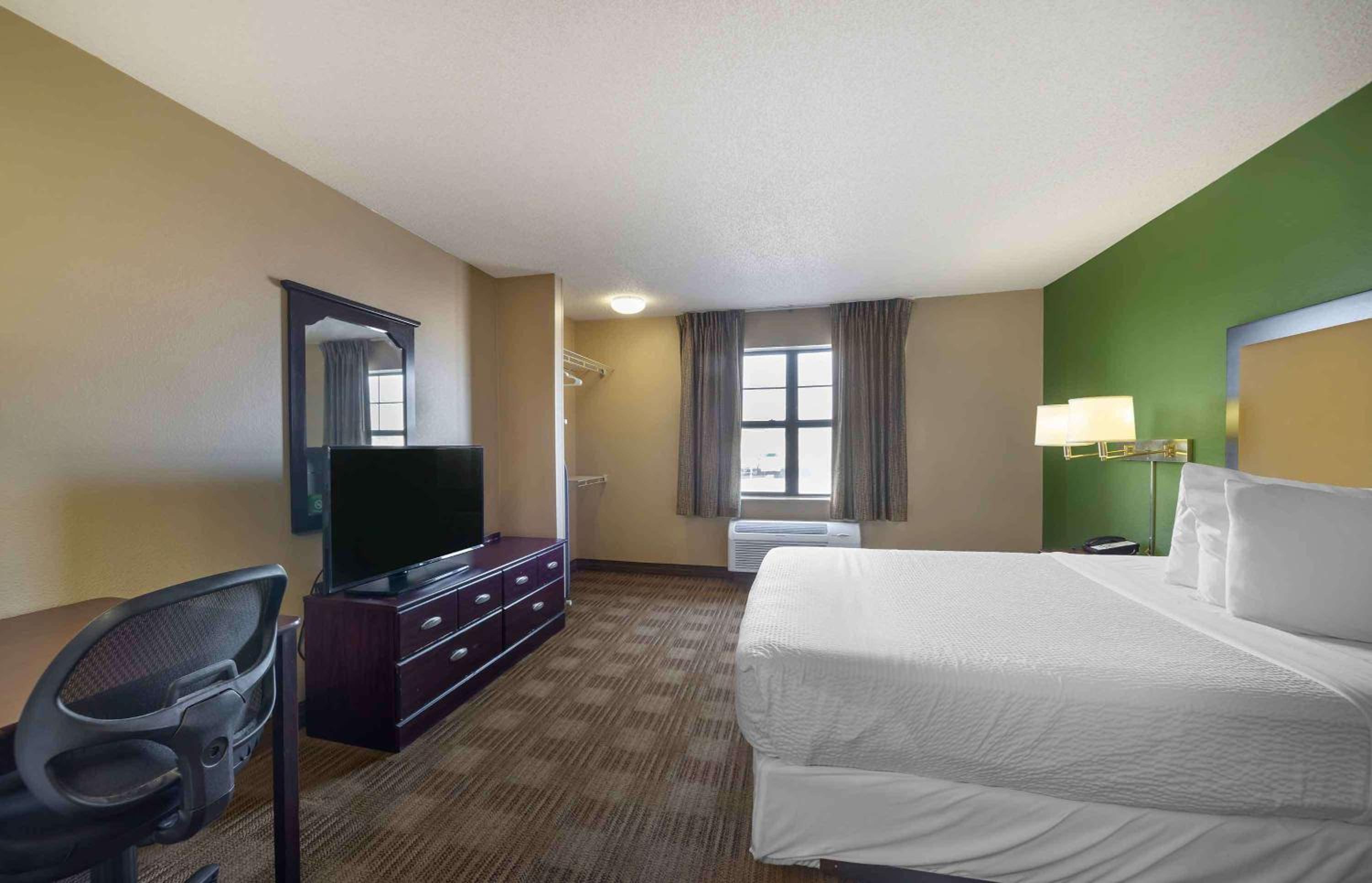 Queen Studio With 1 Queen Bed - Disability Access/Non-Smoking - Photo 8