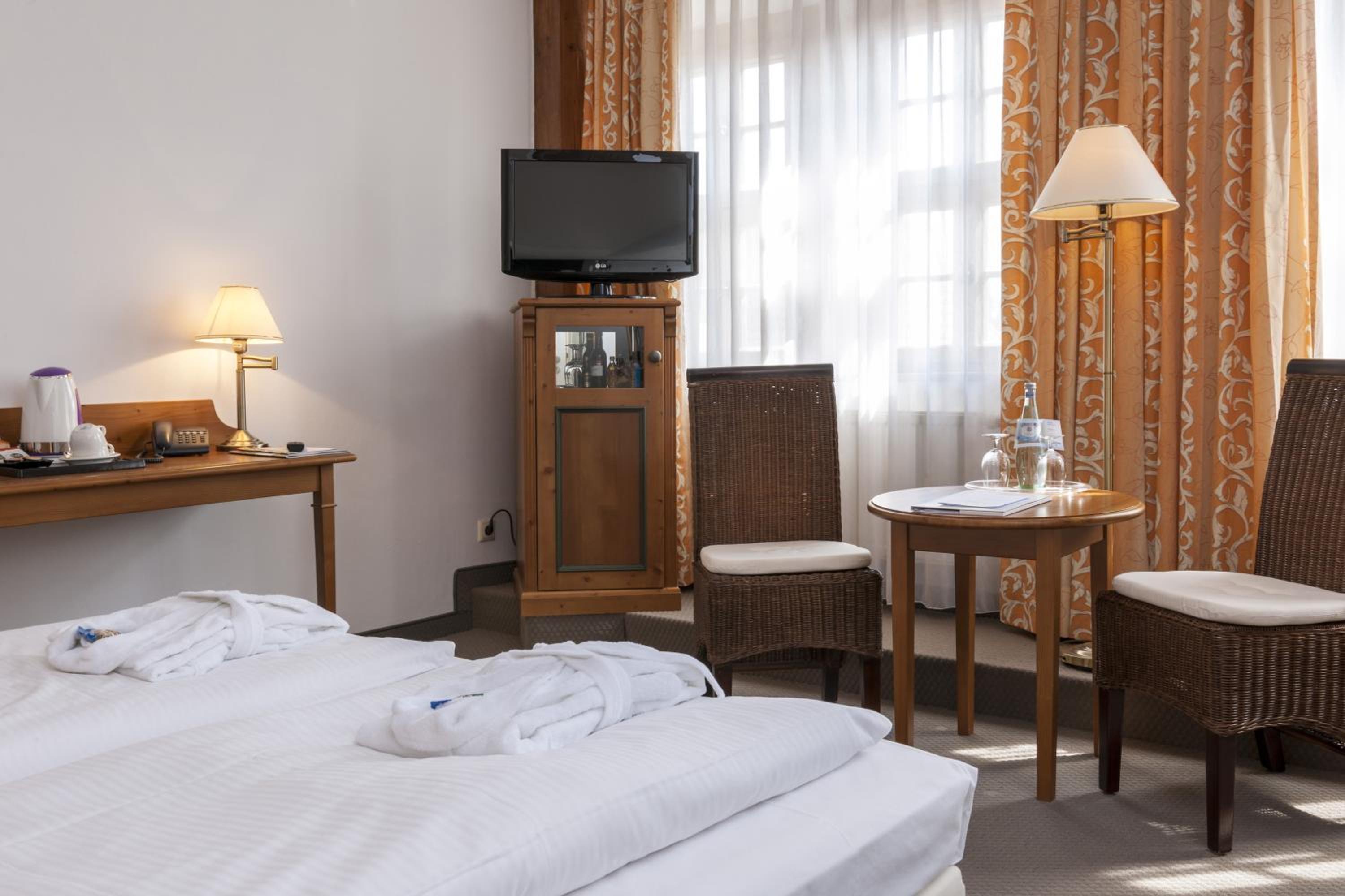 Deluxe Room - Photo 6