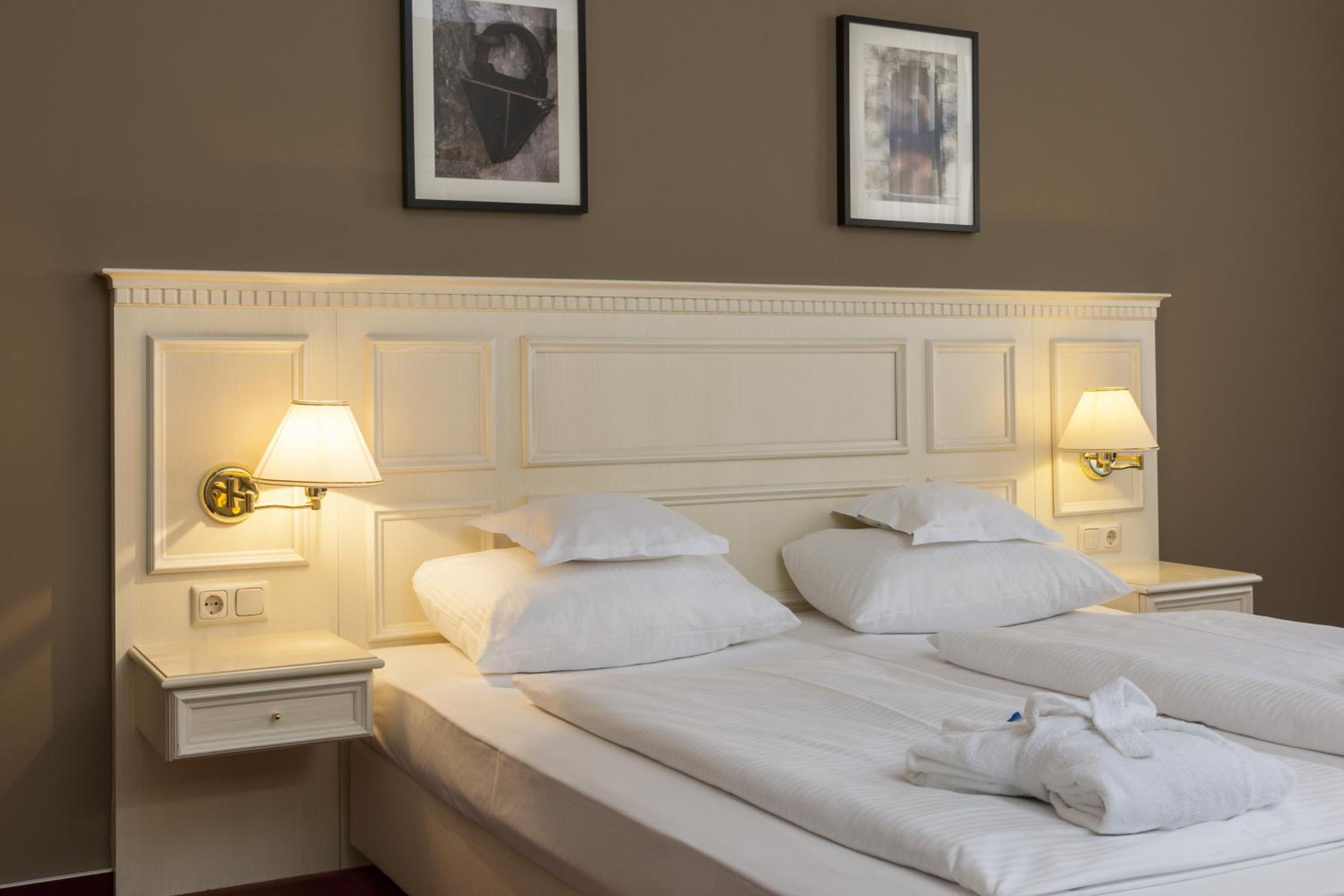 Deluxe Room - Photo 3