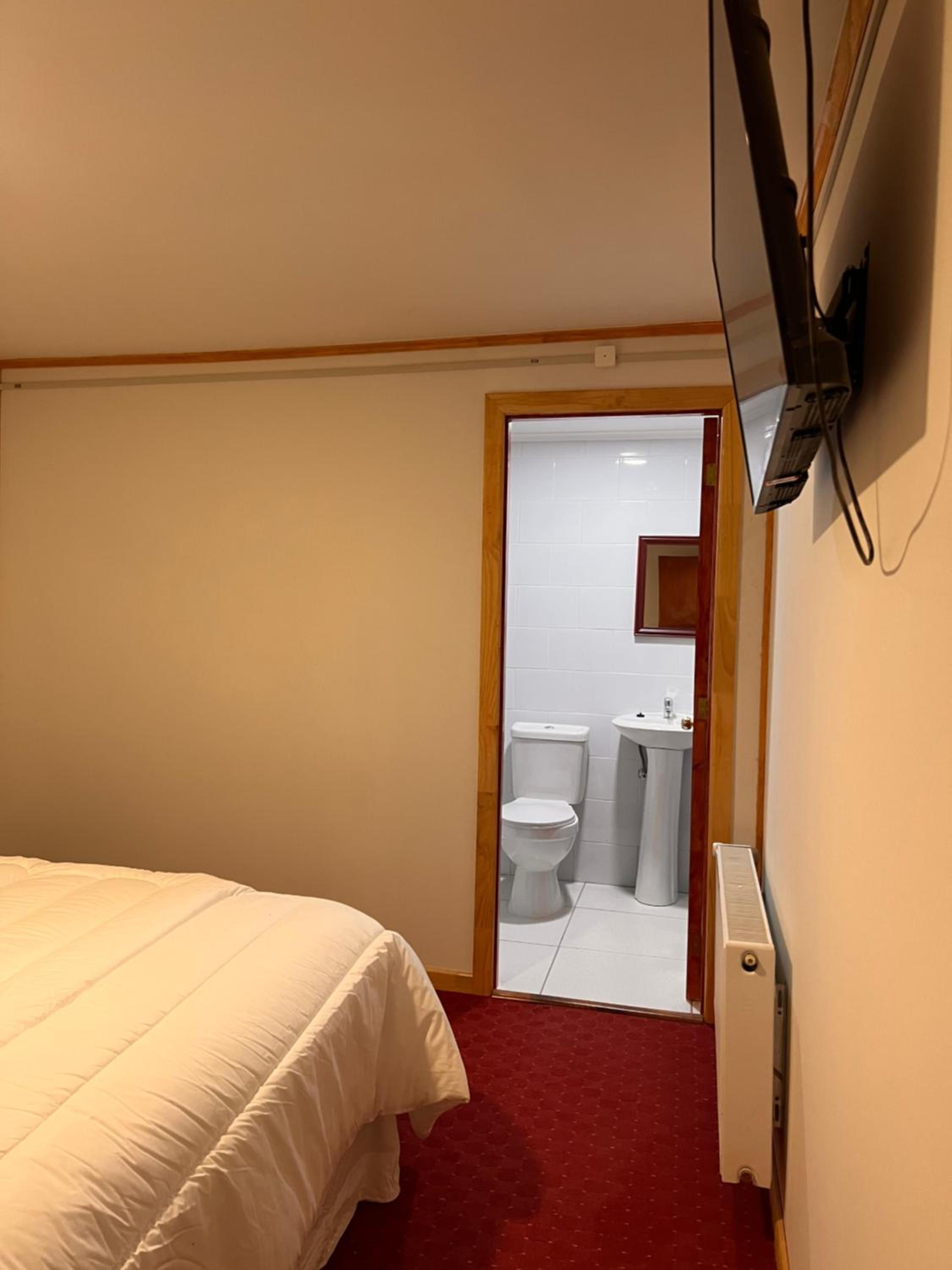 Double Room with Private Bathroom photo 3