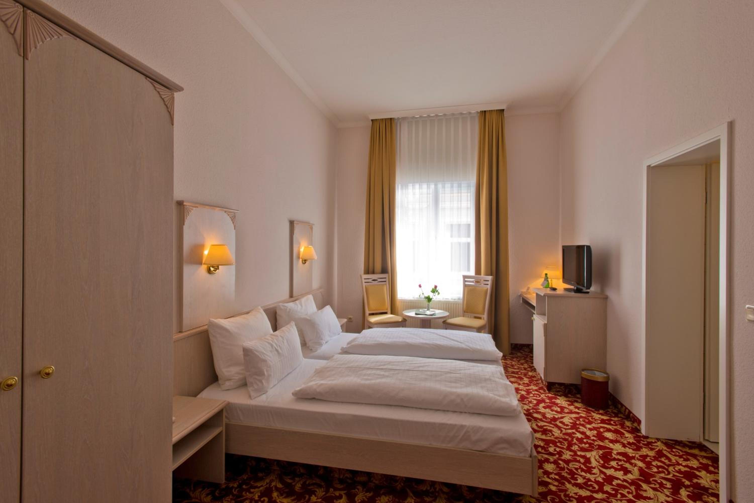 Double Room - Photo 12