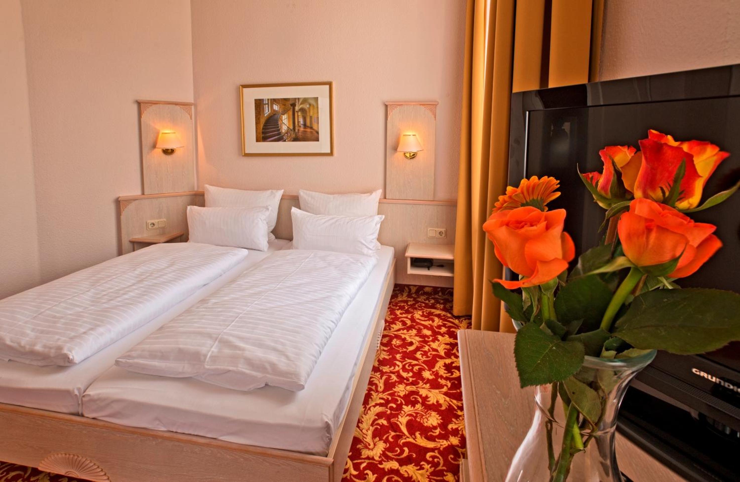 Double Room with Balcony - Photo 6