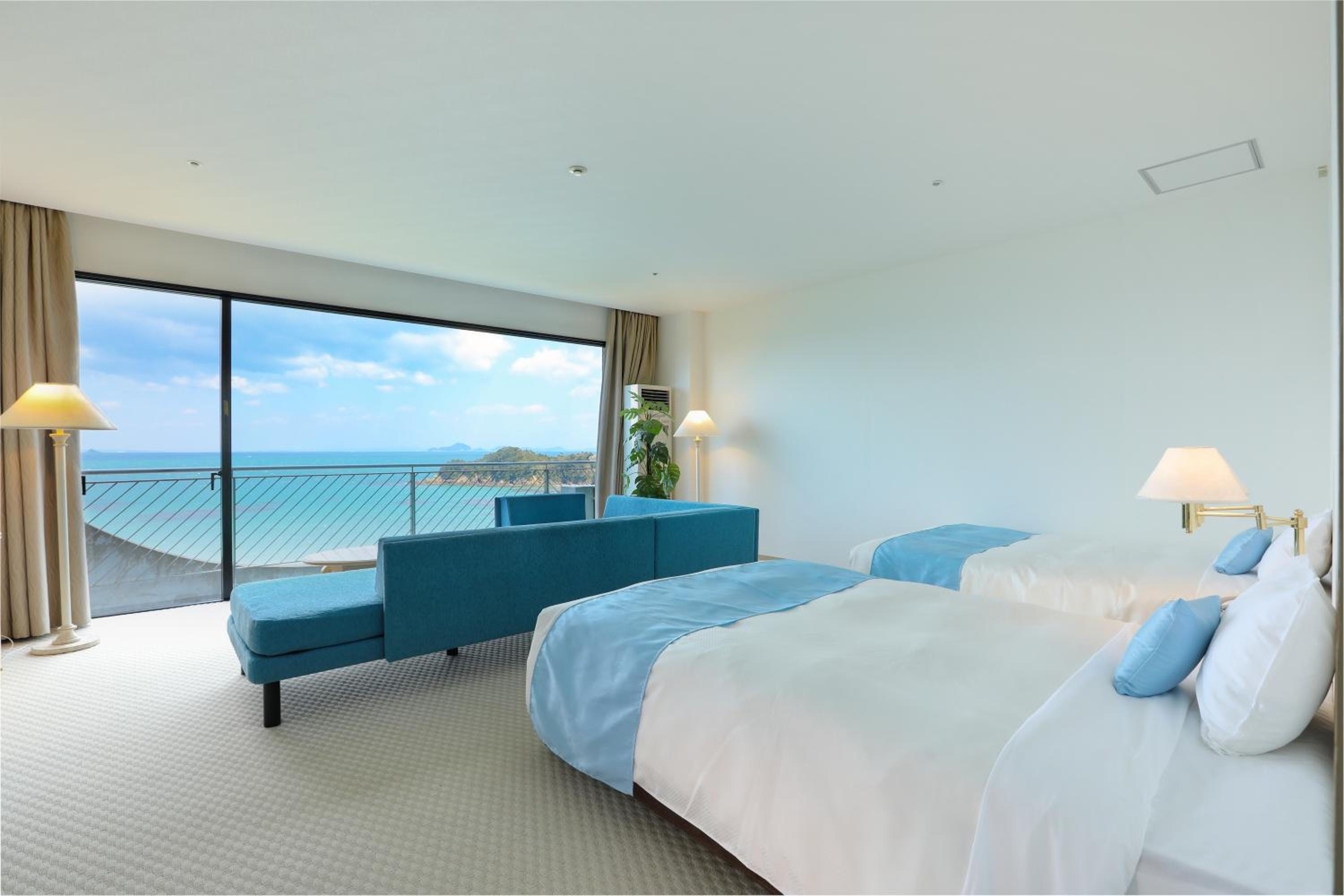 Junior Suite Triple Room (Top Floor) - Indoor Bath - Non-Smoking - Photo 2
