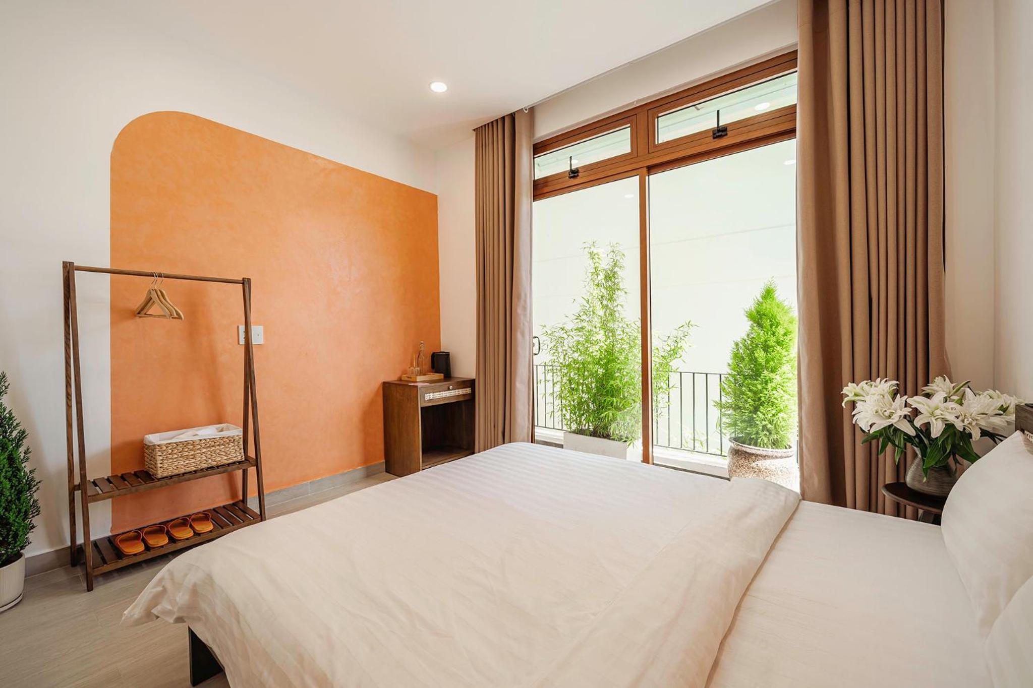 Deluxe Double Room with Balcony - Photo 13