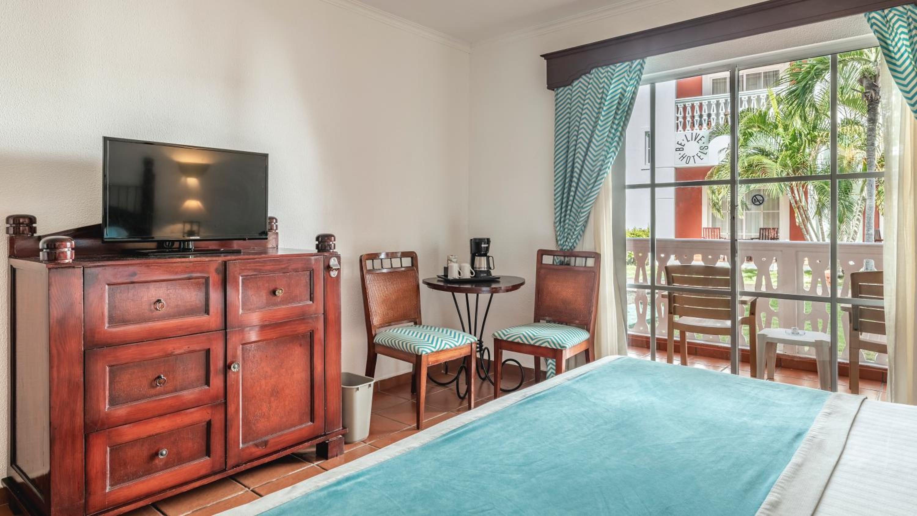 Deluxe Garden View King Bed