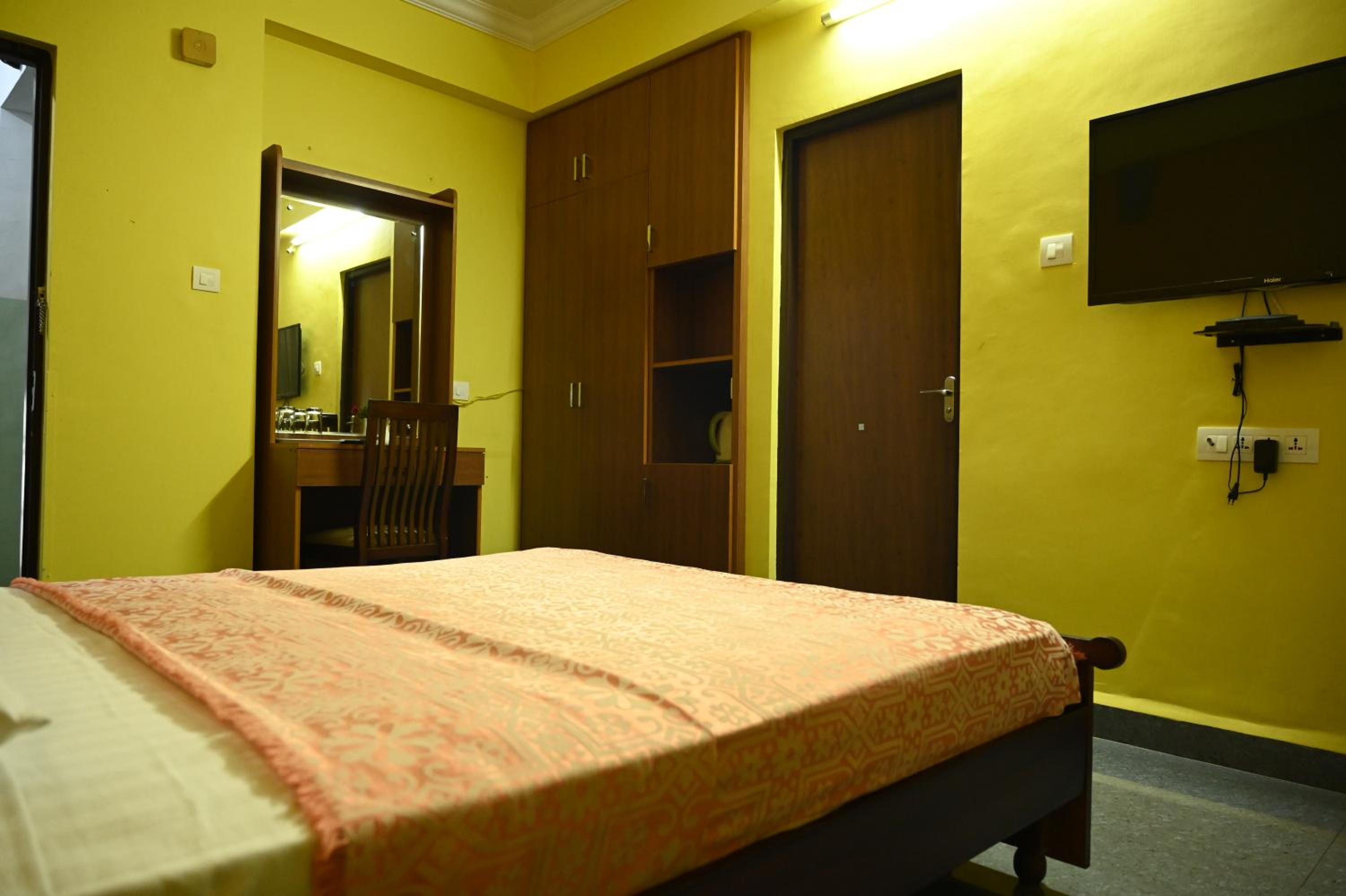 Standard Double Room - Photo 3