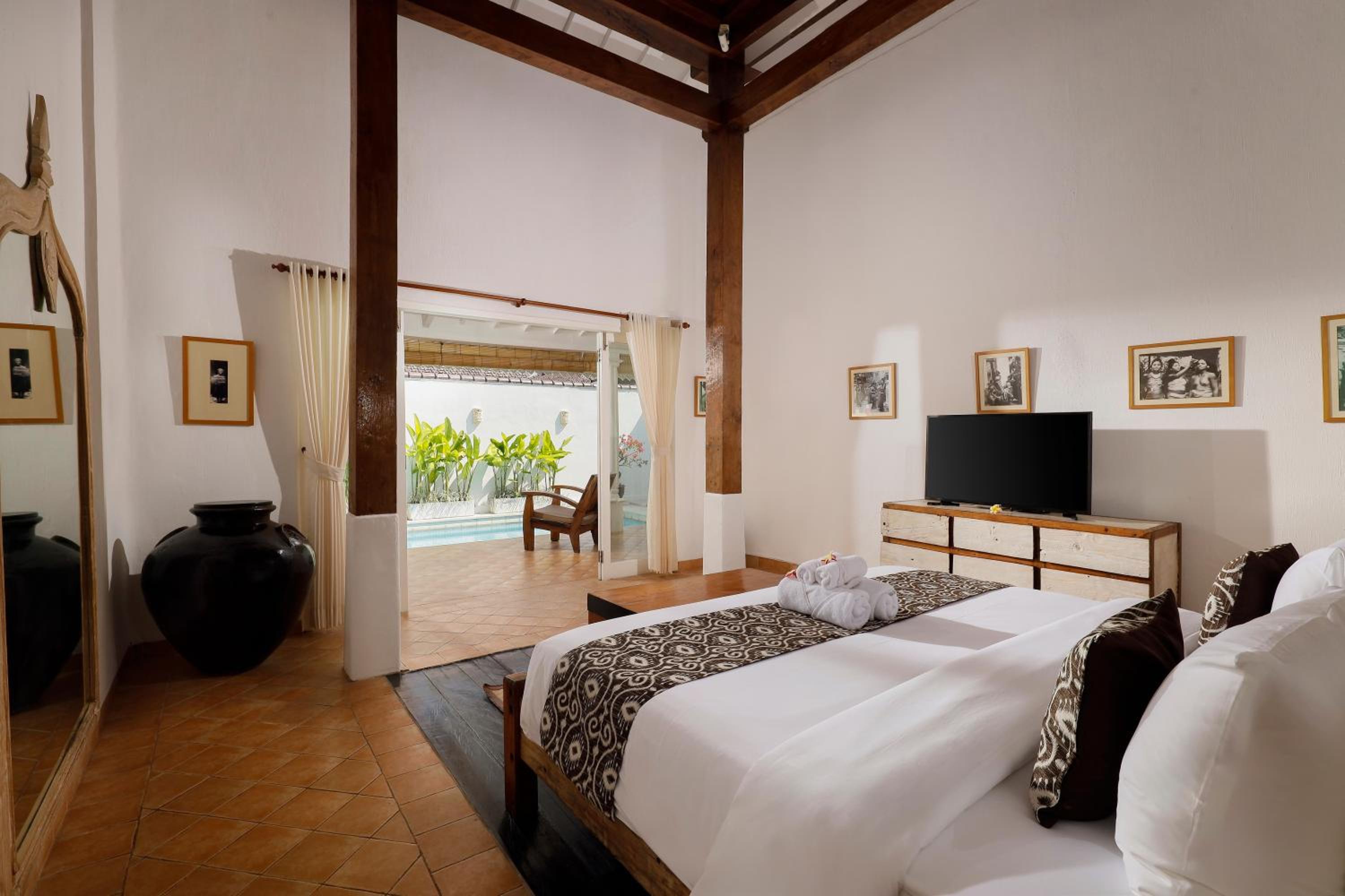 Two-Bedroom Villa - Photo 9