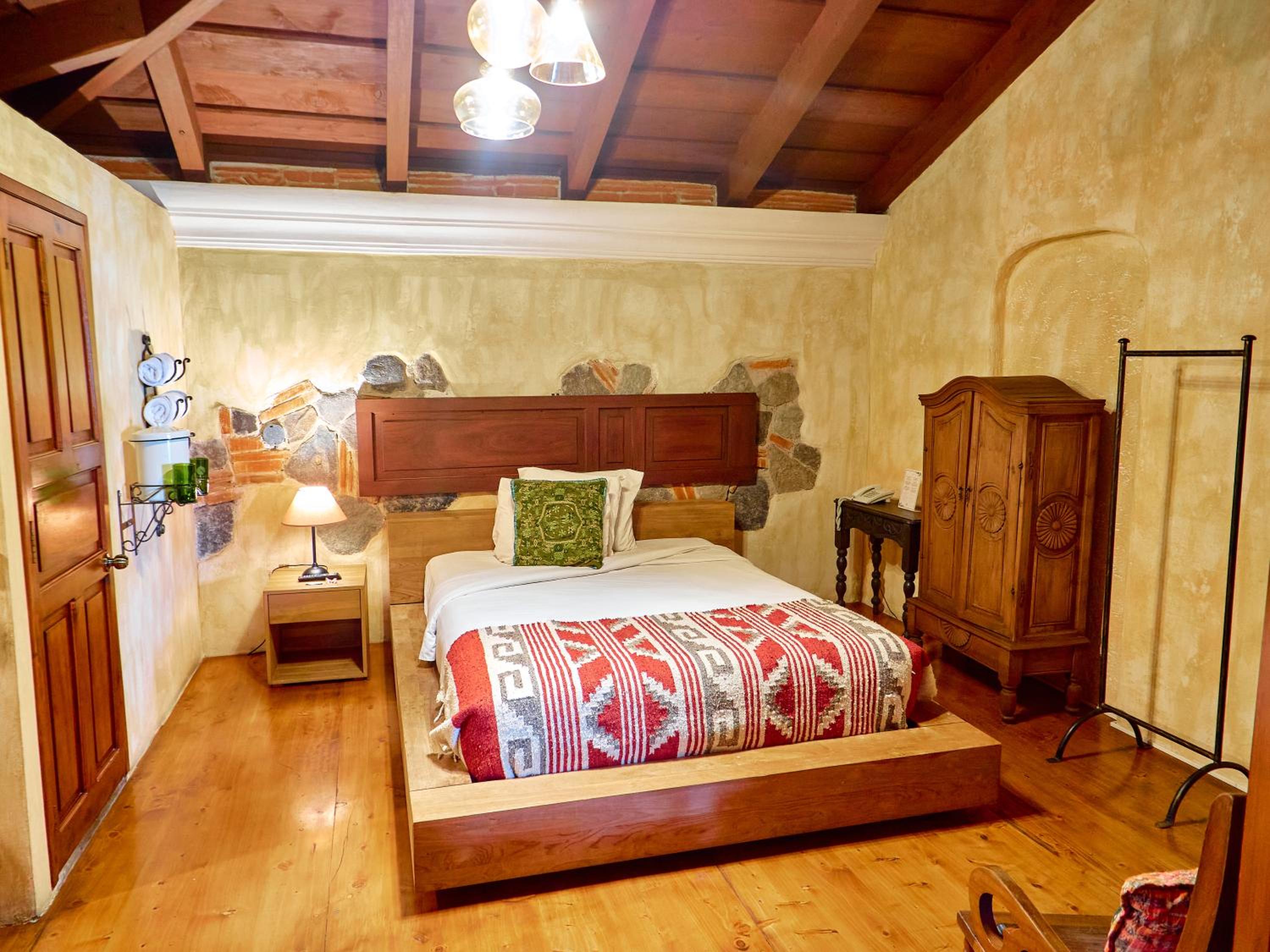 Standard Queen Room