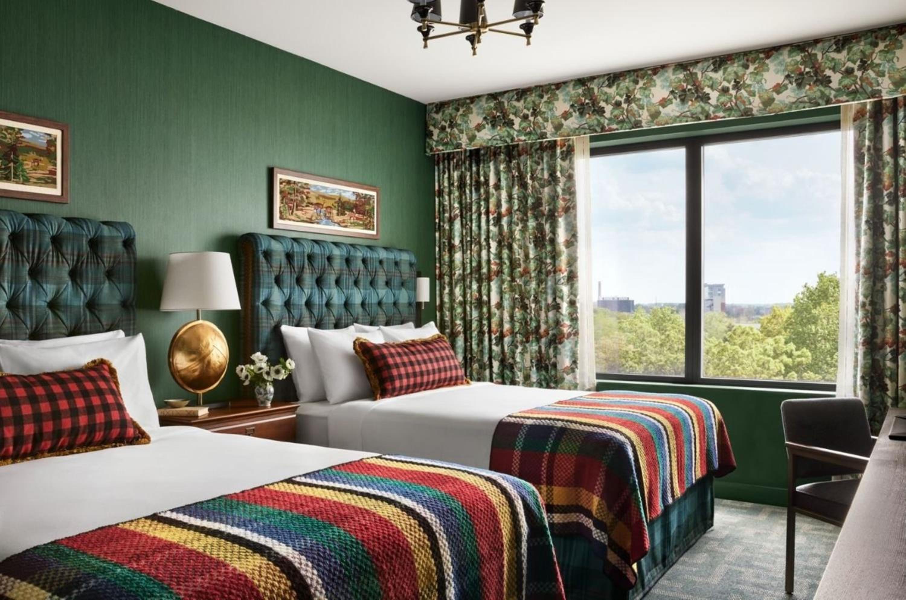 Graduate Queen Room with Two Queen Beds - Photo 2