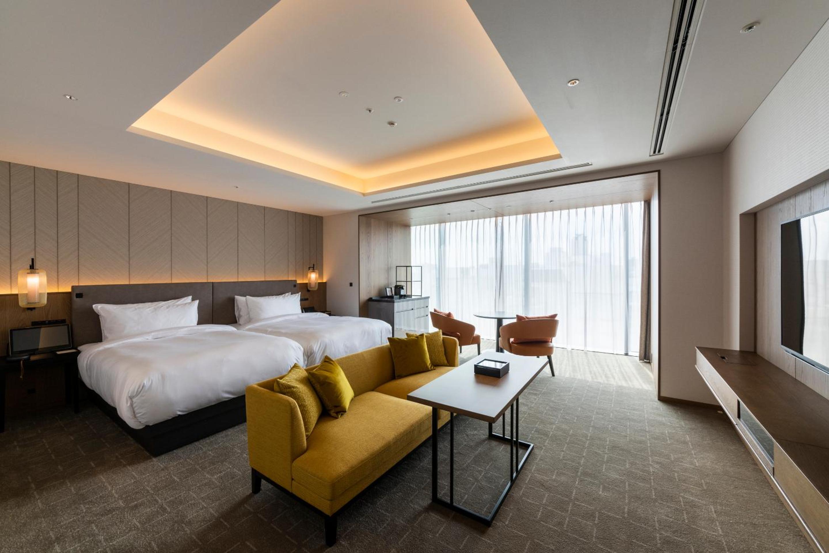 Euphoria Premier Corner Twin Room with Park View - Photo 1