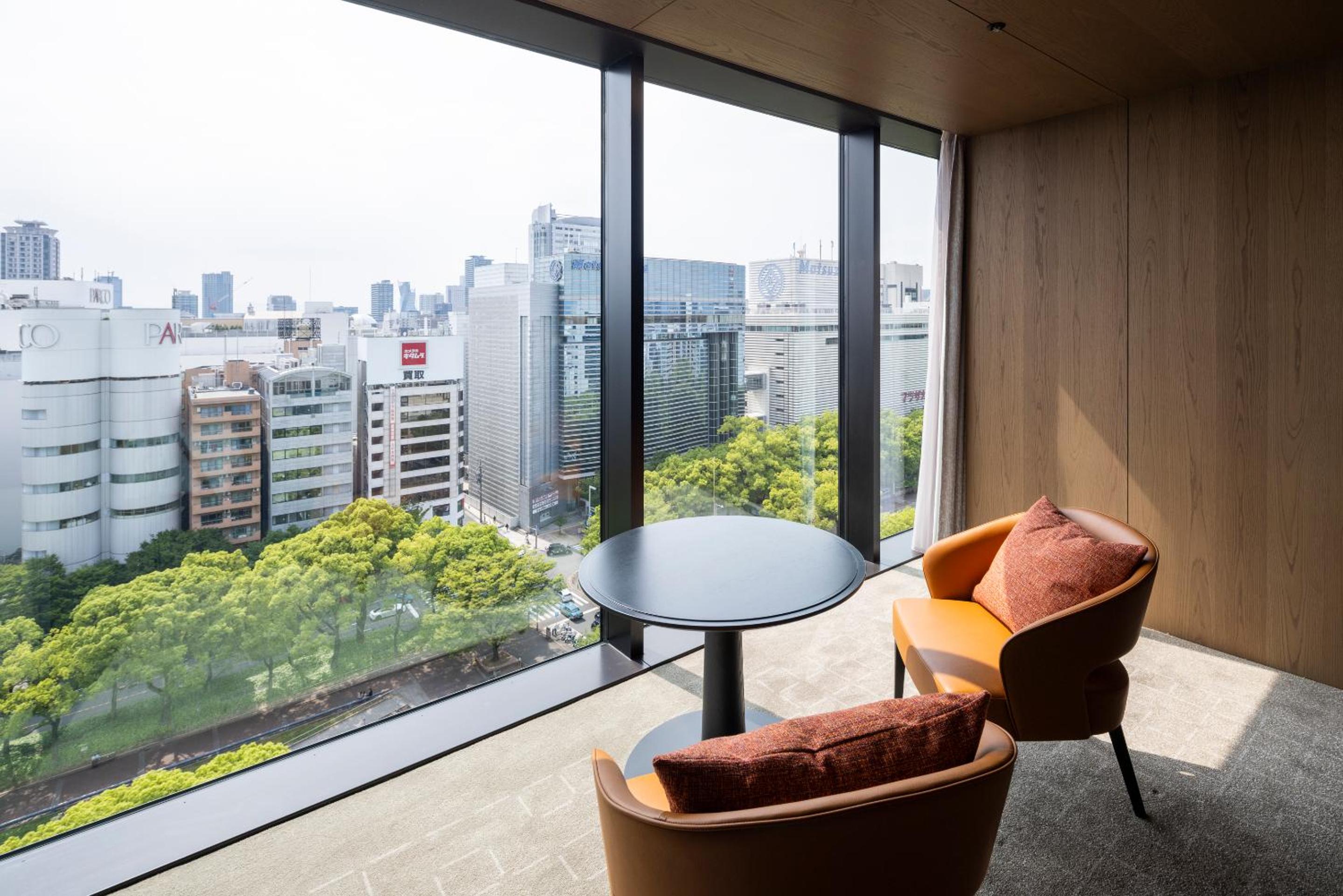 Euphoria Premier Corner Twin Room with Park View - Photo 8