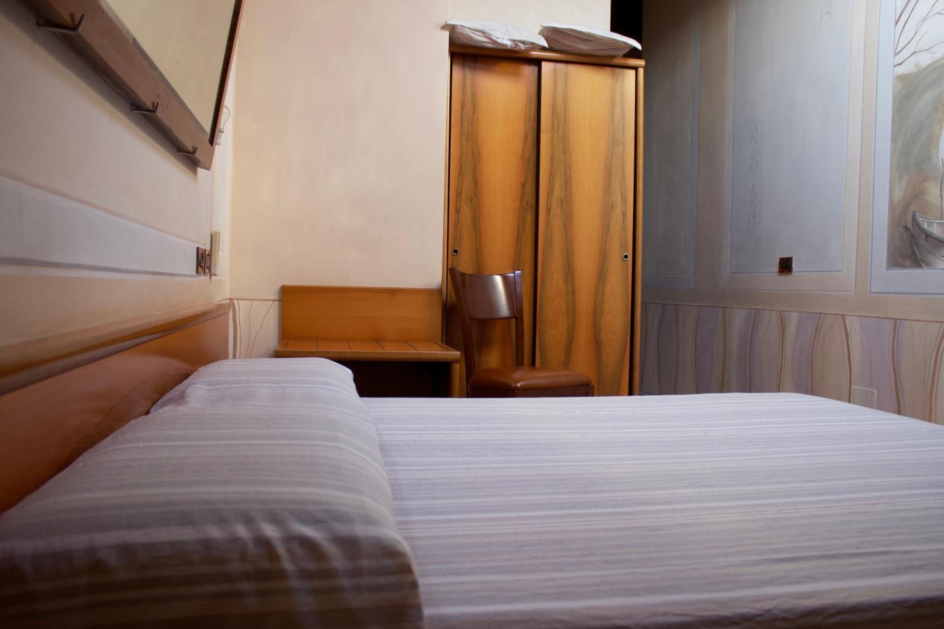 Standard Double or Twin Room photo 2