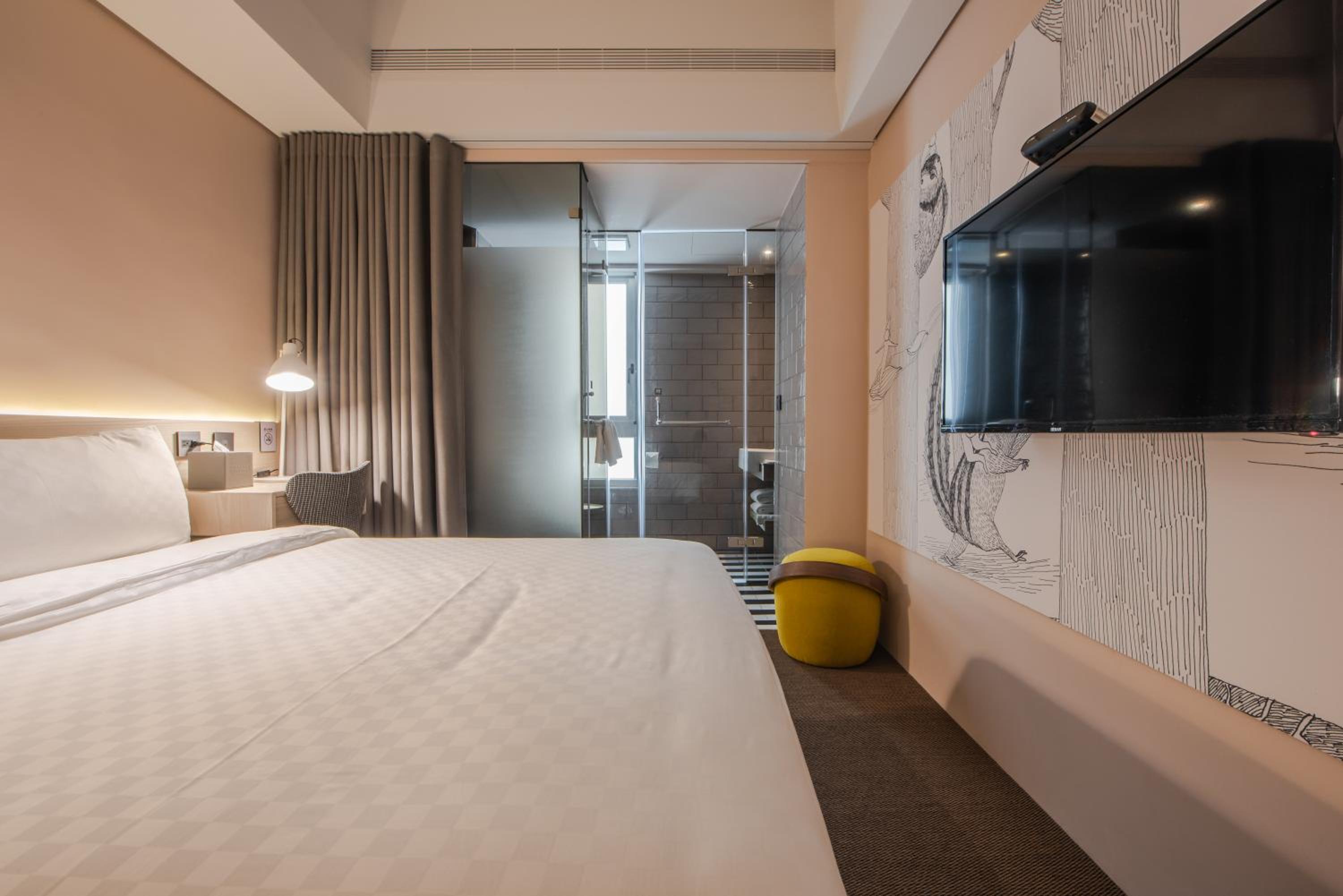 Deluxe Double Room without bathtub - Photo 8