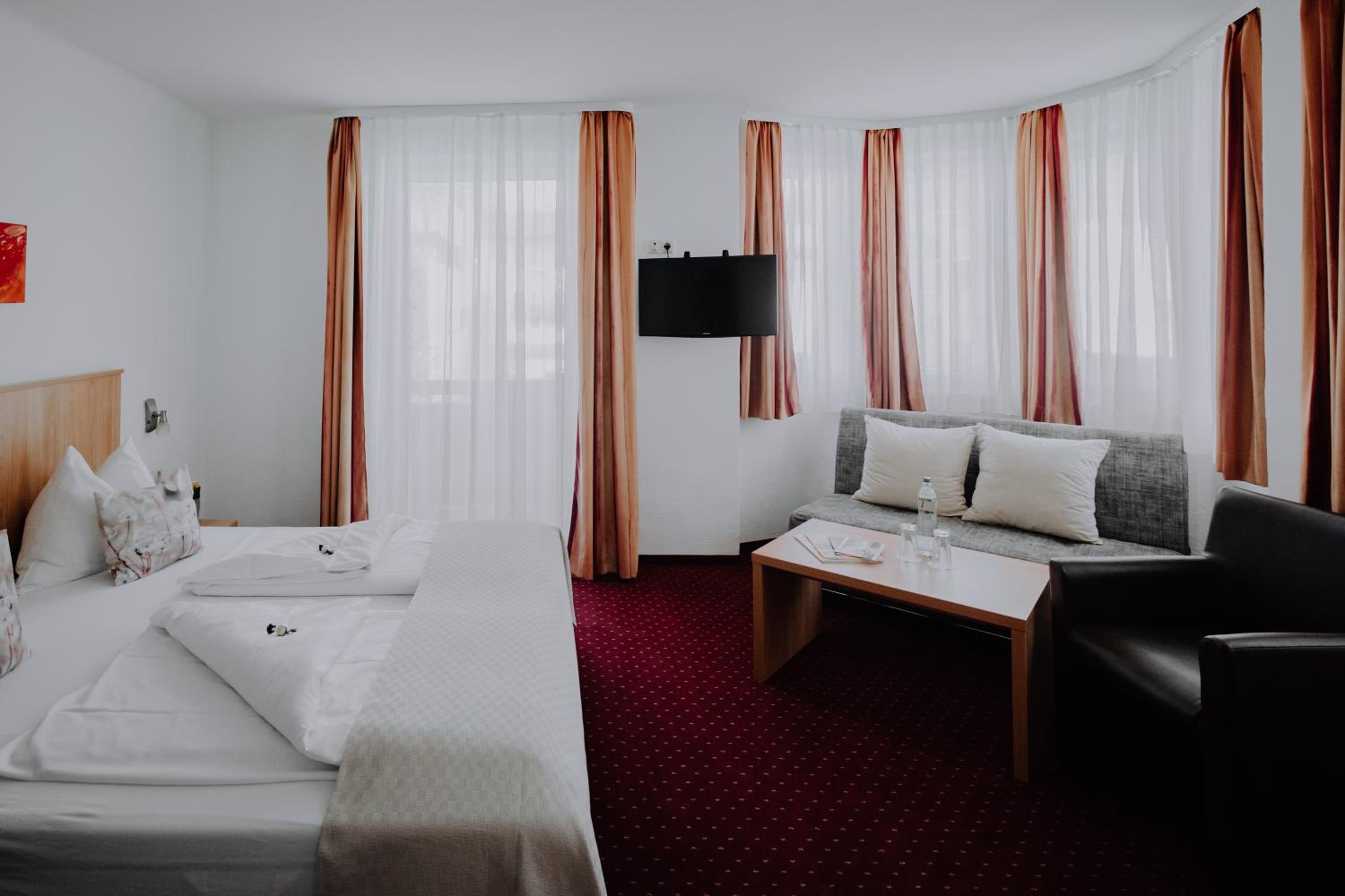 Comfort Twin Room with Balcony photo 3