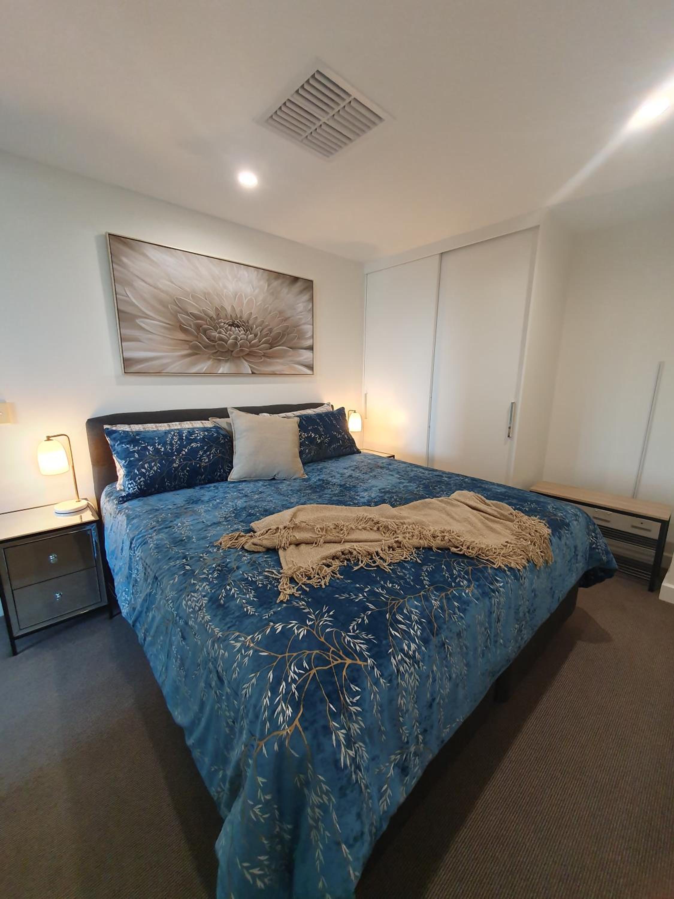 One-Bedroom Apartment photo 2