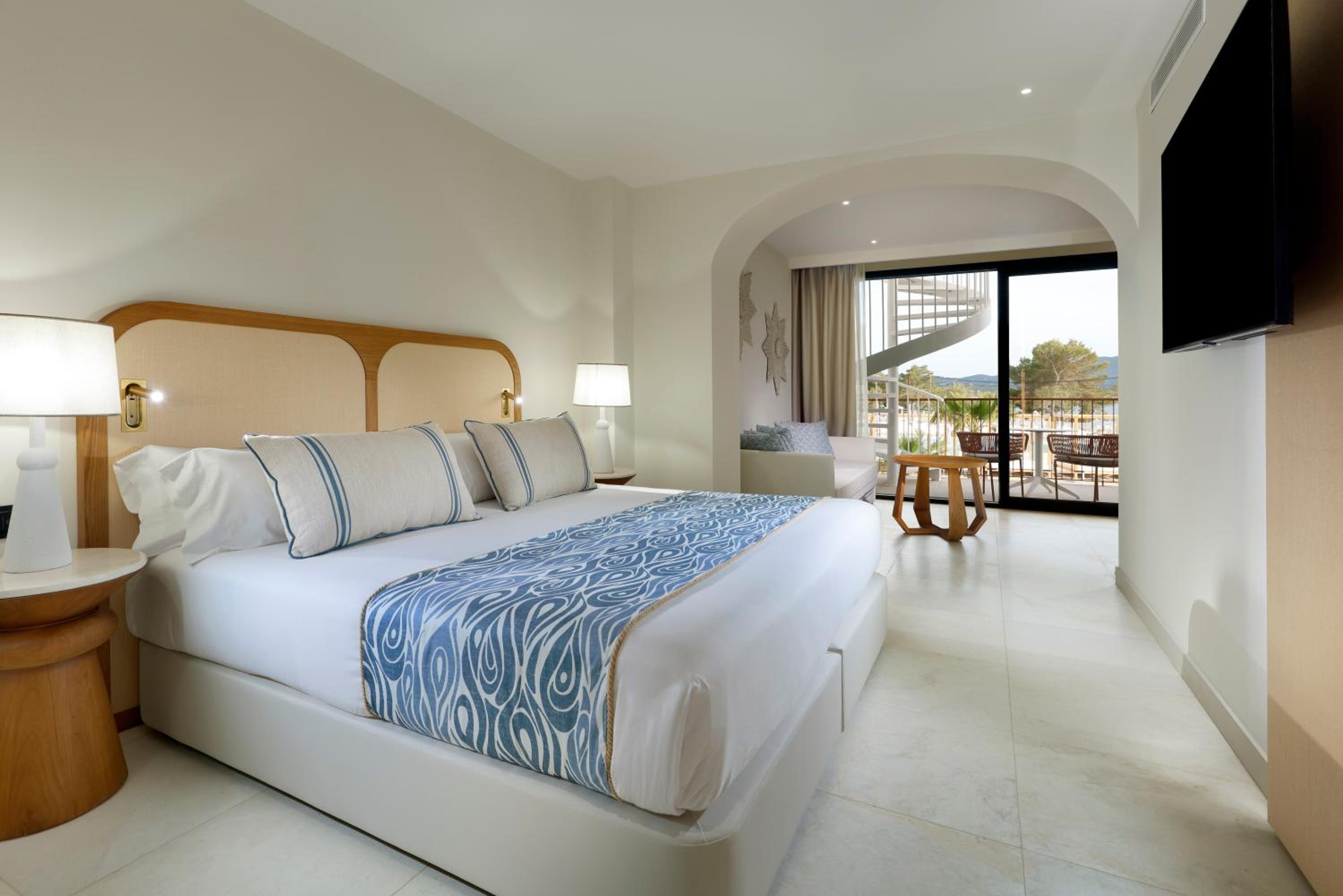 Signature Level - Rooftop Jacuzzi Terrace Junior Suite