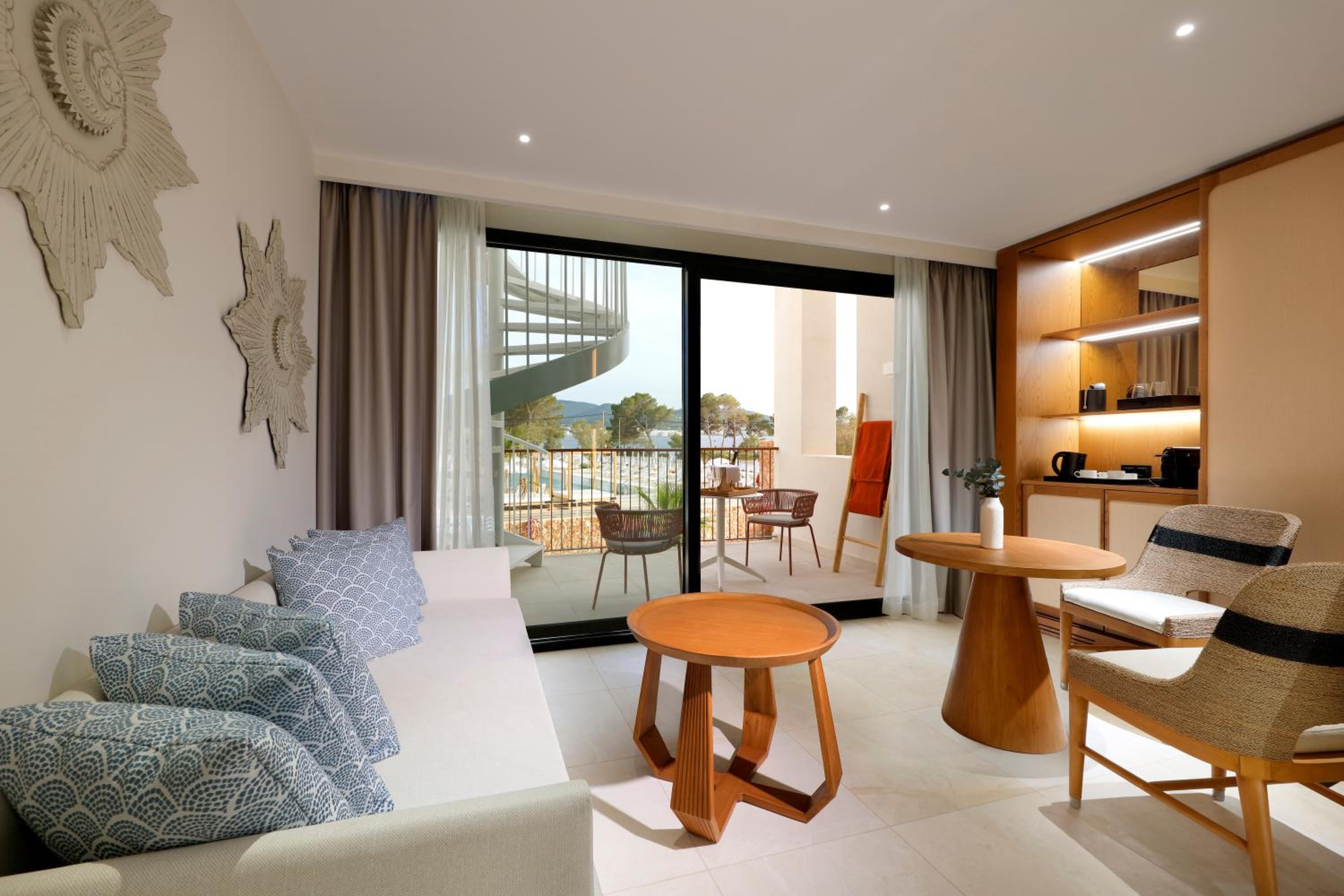 Nivel de Firma – Suite Junior con Terraza y Jacuzzi en la Azotea Nivel de Firma – Suite Junior con Terraza y Jacuzzi en la Azotea