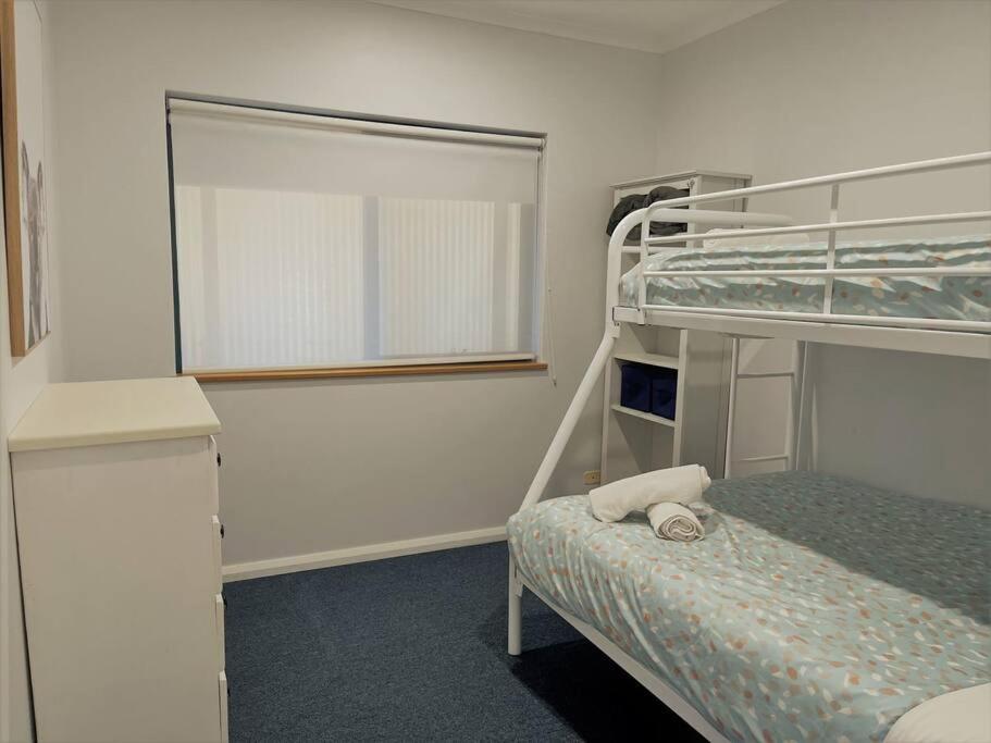Three-Bedroom House photo 3