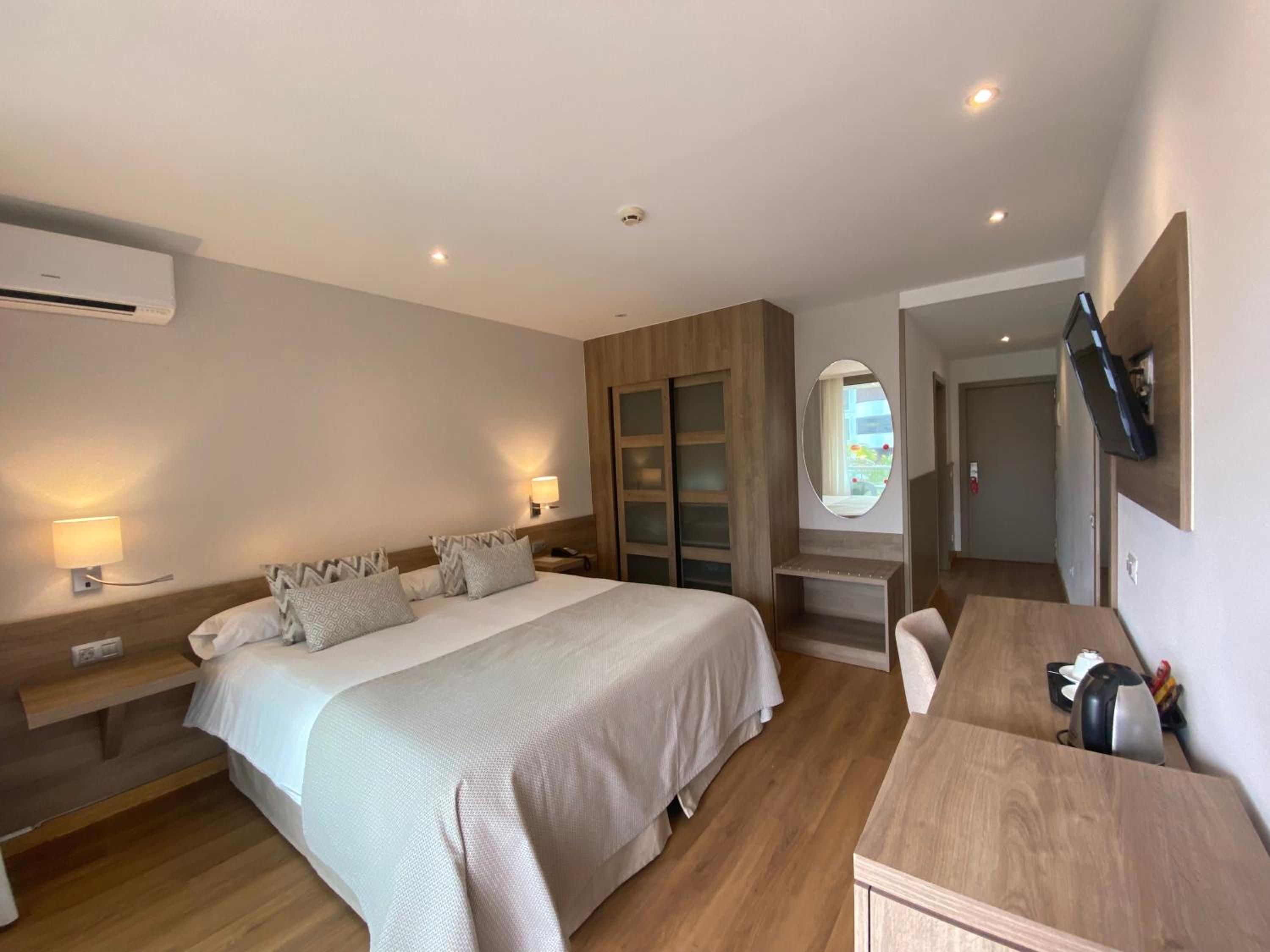 Double Room with Balcony and Pool View