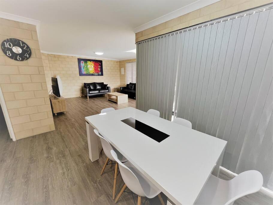 Three-Bedroom Apartment photo 2
