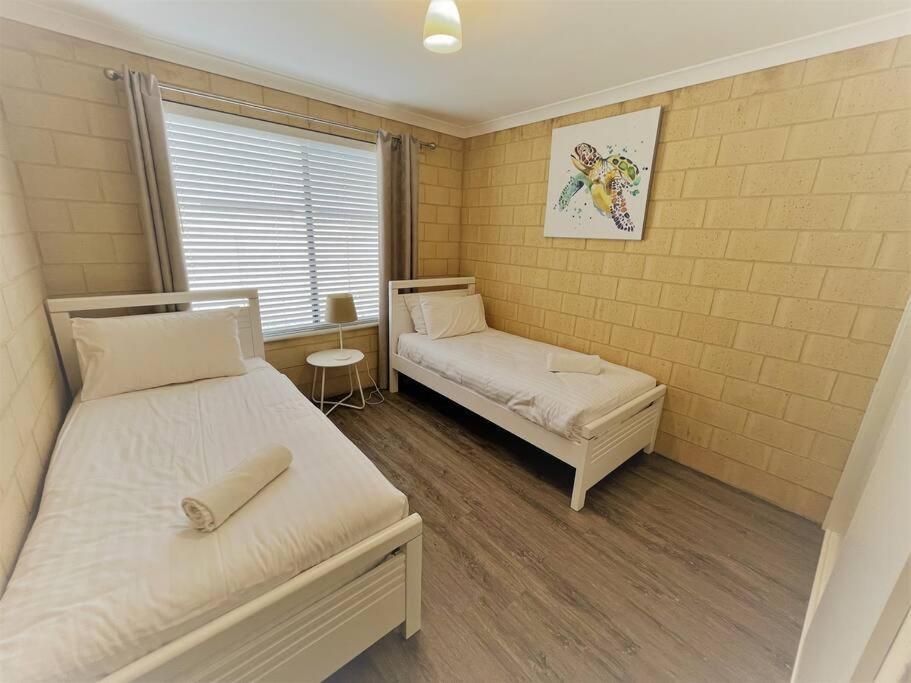 Three-Bedroom Apartment photo 3
