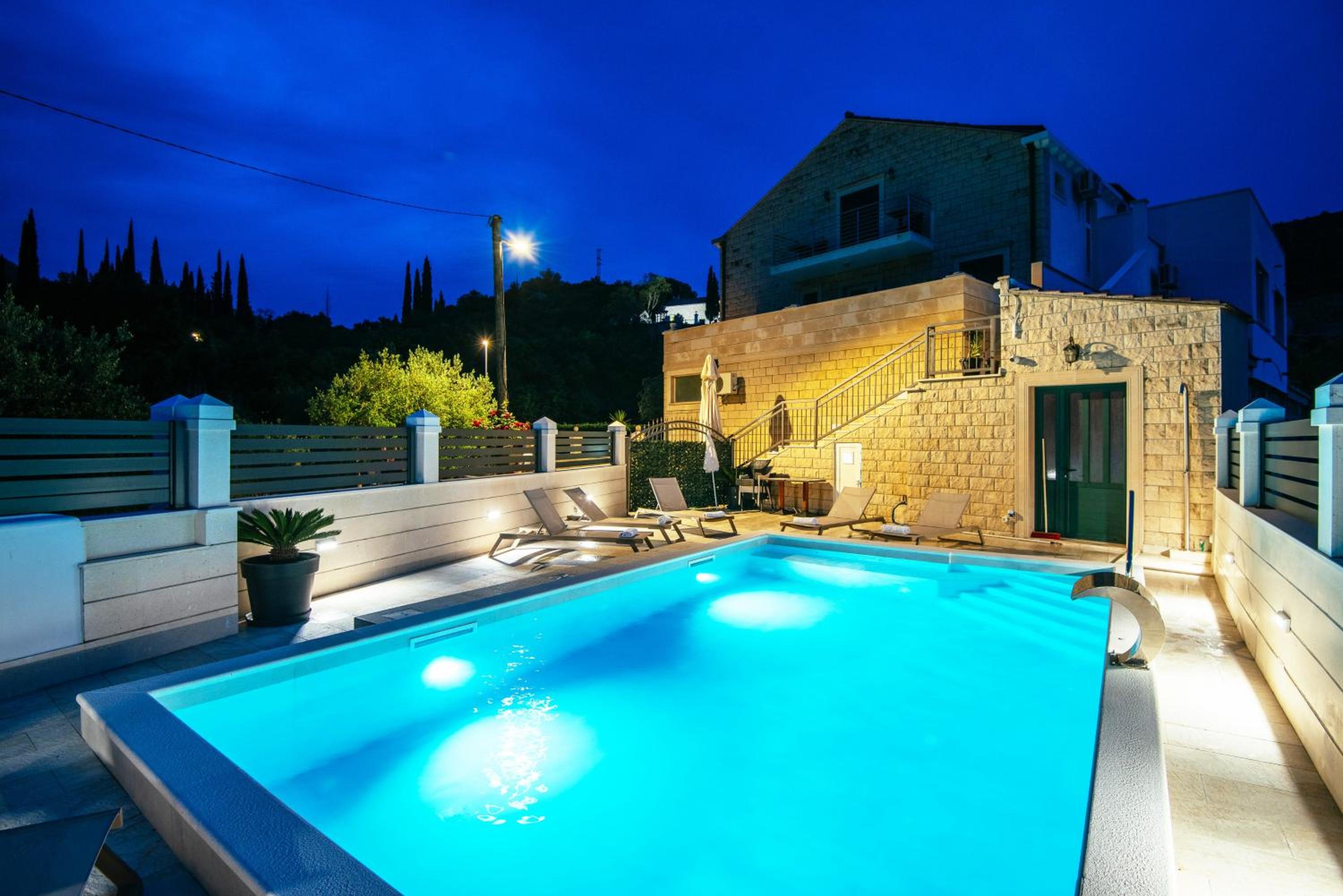One Bedroom Apartment with Hot Tub photo 2