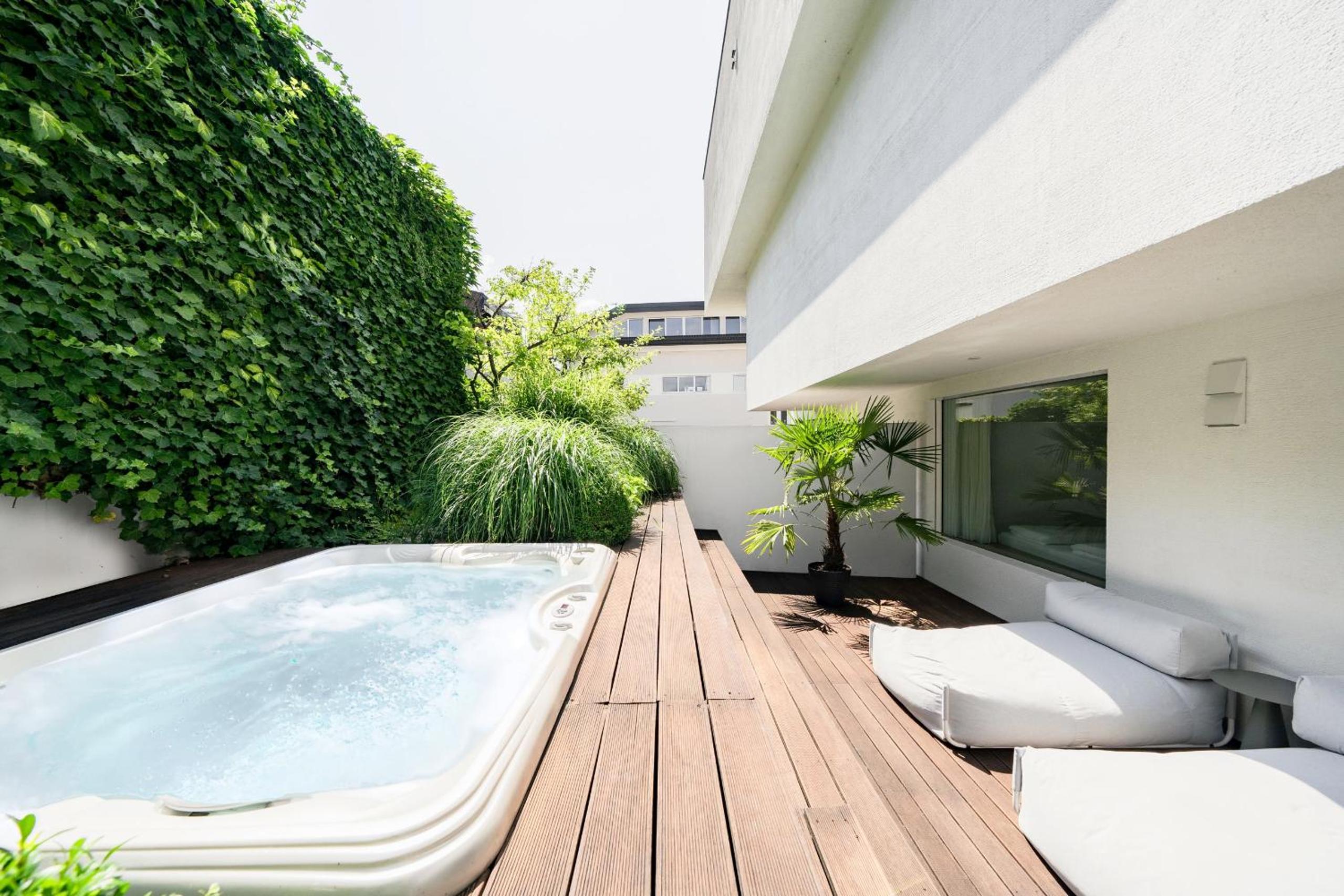 Junior Suite with Private Pool - Photo 9