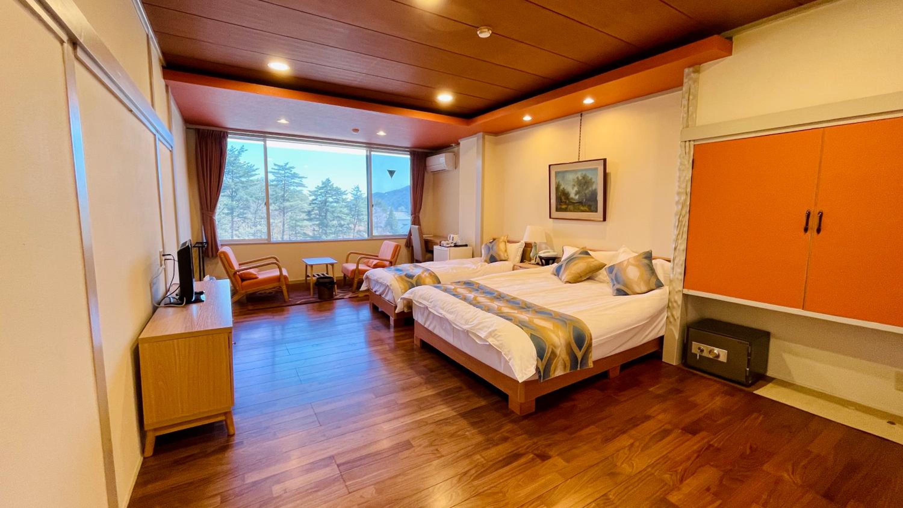 Twin Room with Private Bathroom - Photo 3
