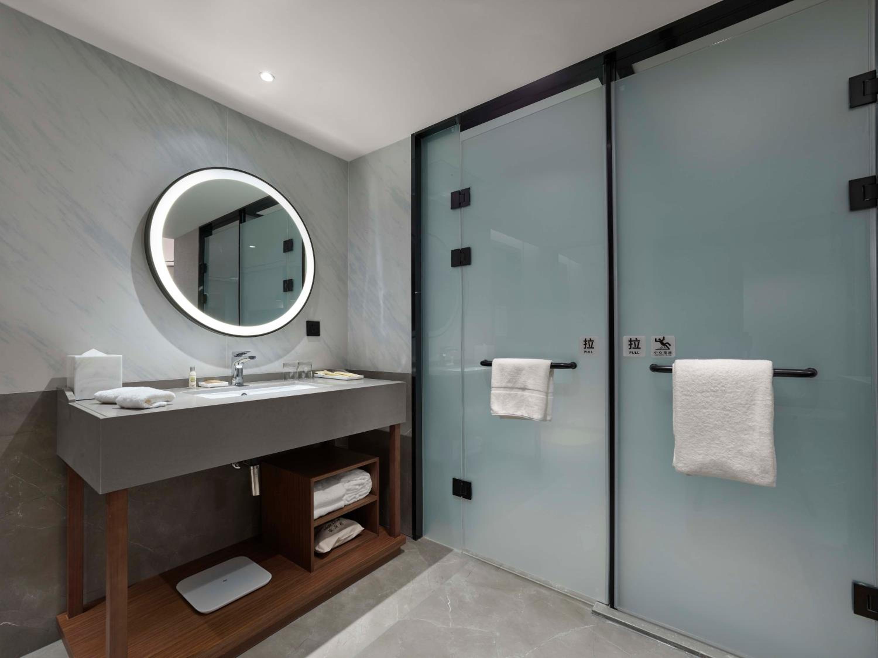 King Guest Room - Photo 2