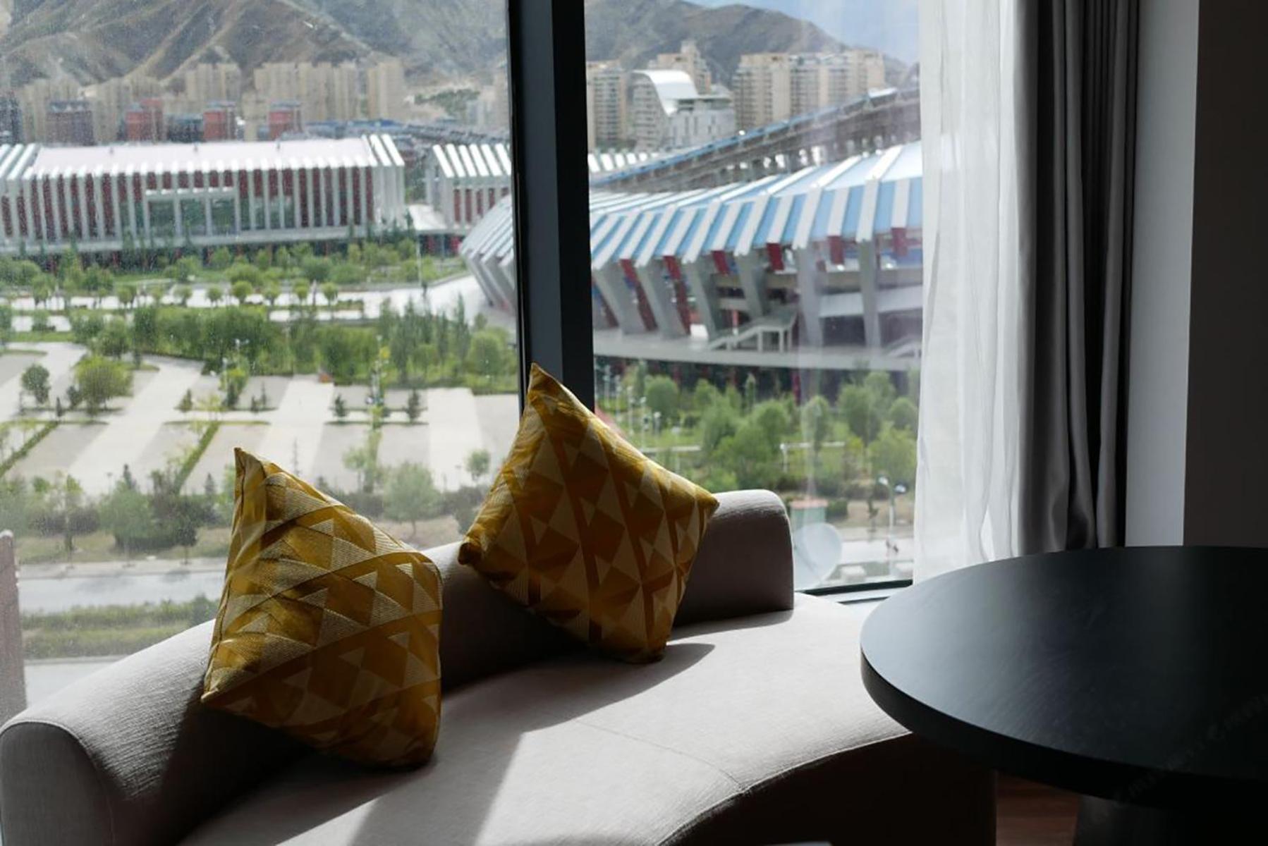 Premium King Room - Photo 2