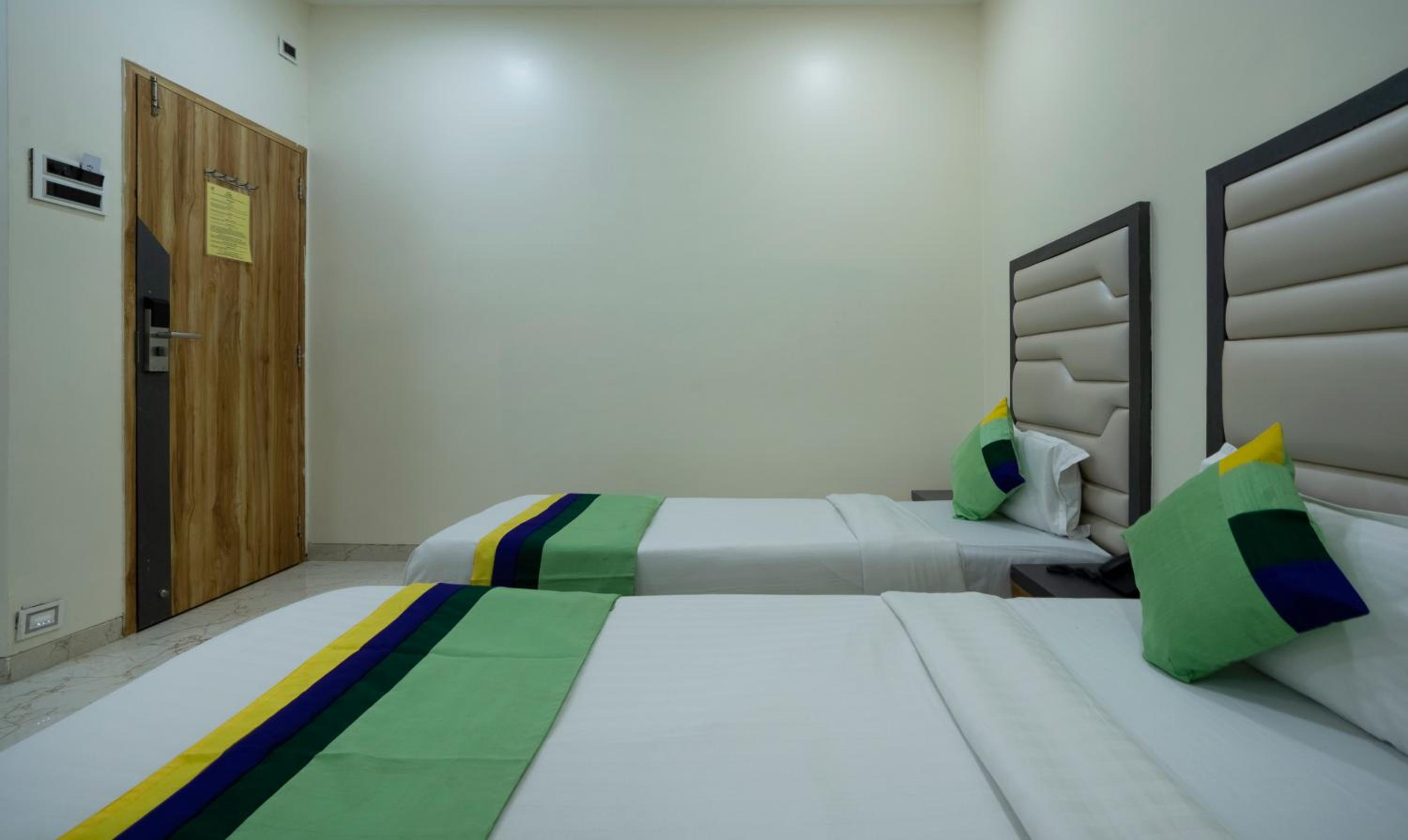 Deluxe Room - Photo 3