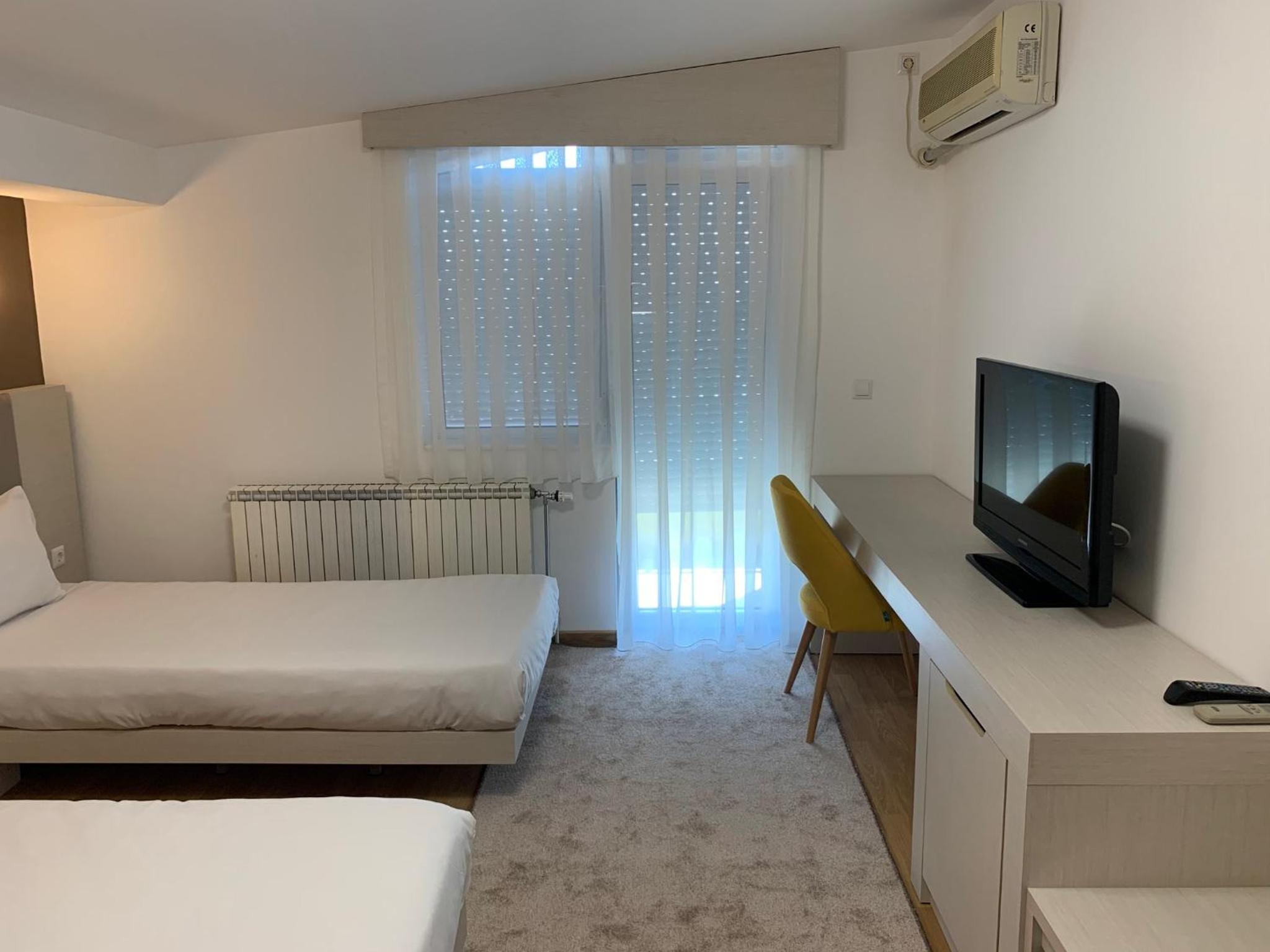 Deluxe Triple Room - Photo 8