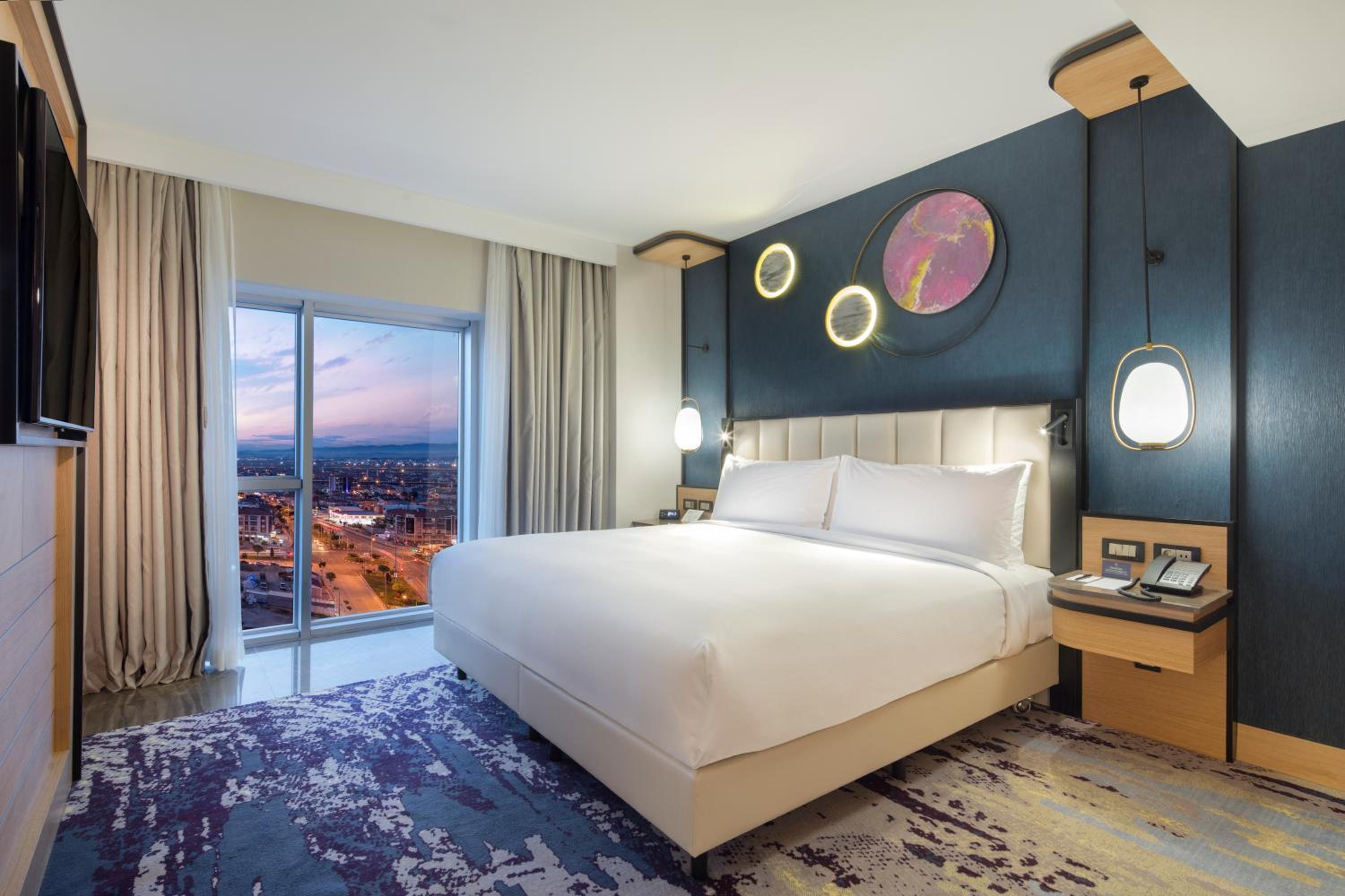 One-Bedroom King Suite