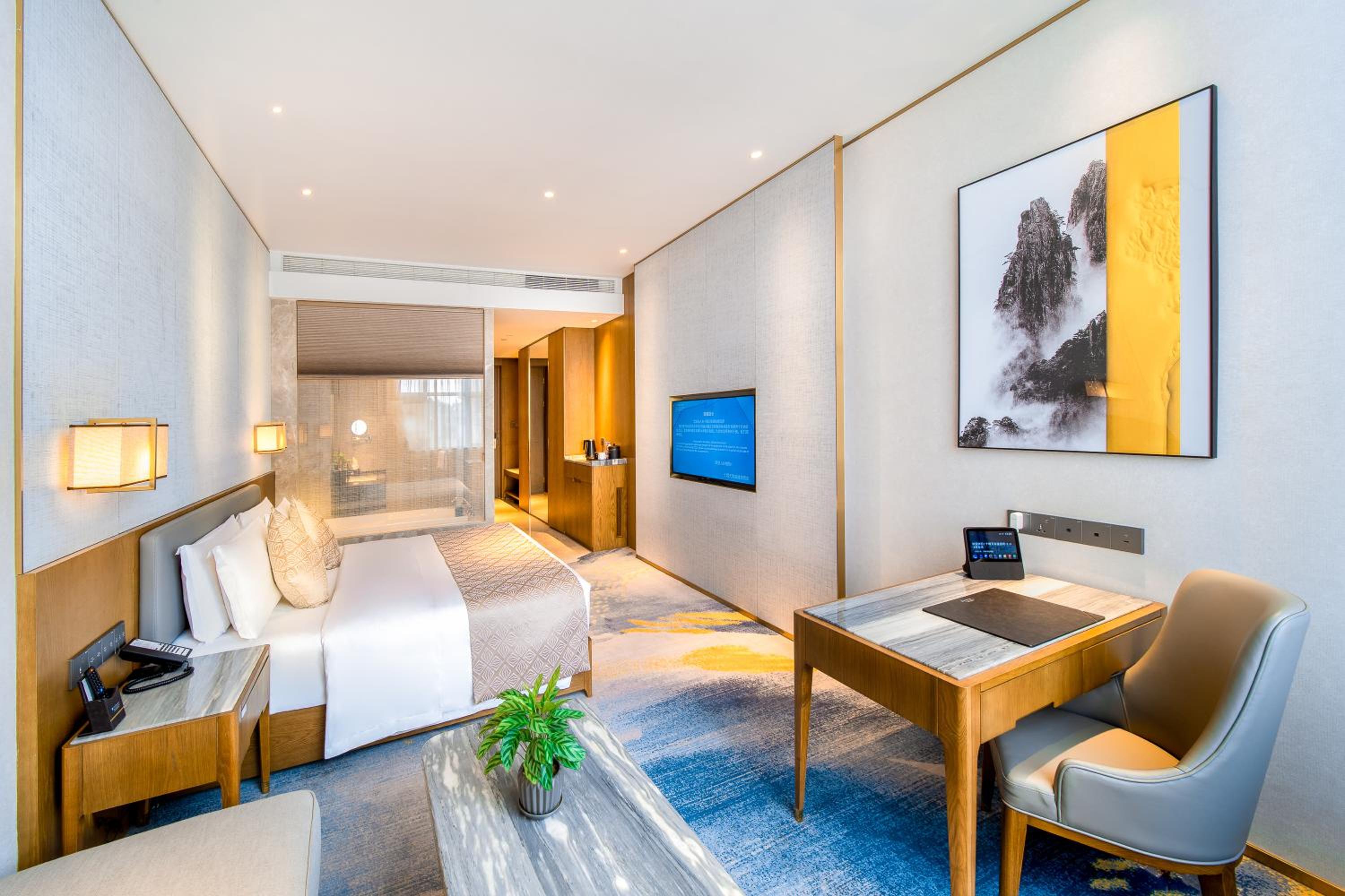 Deluxe King Room - Non Smoking - Photo 1