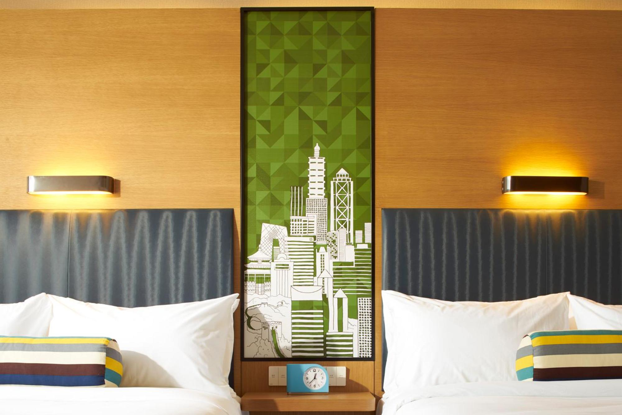 2 Double Beds, City View, Guest Room
