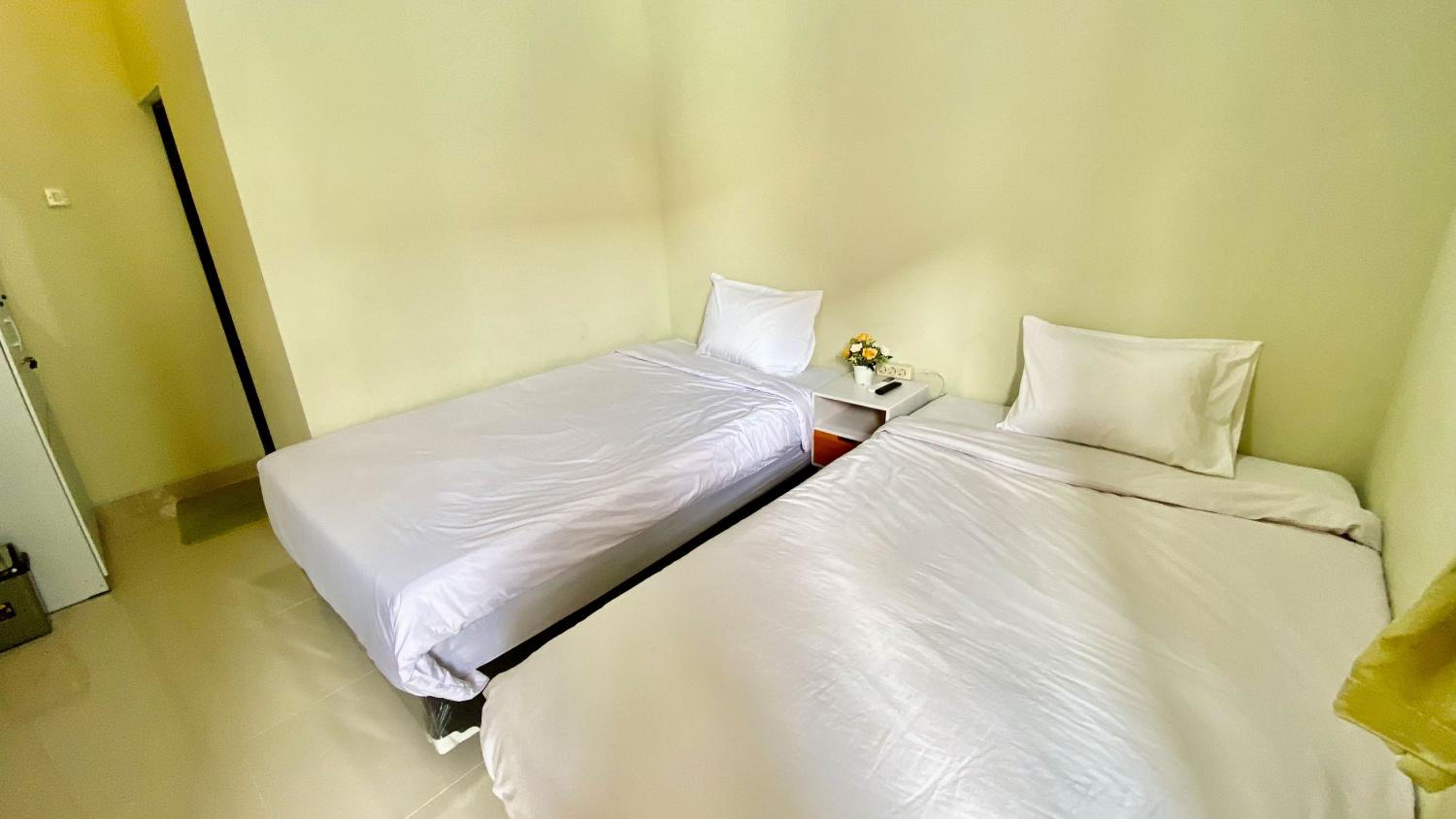 Twin Room - Photo 2