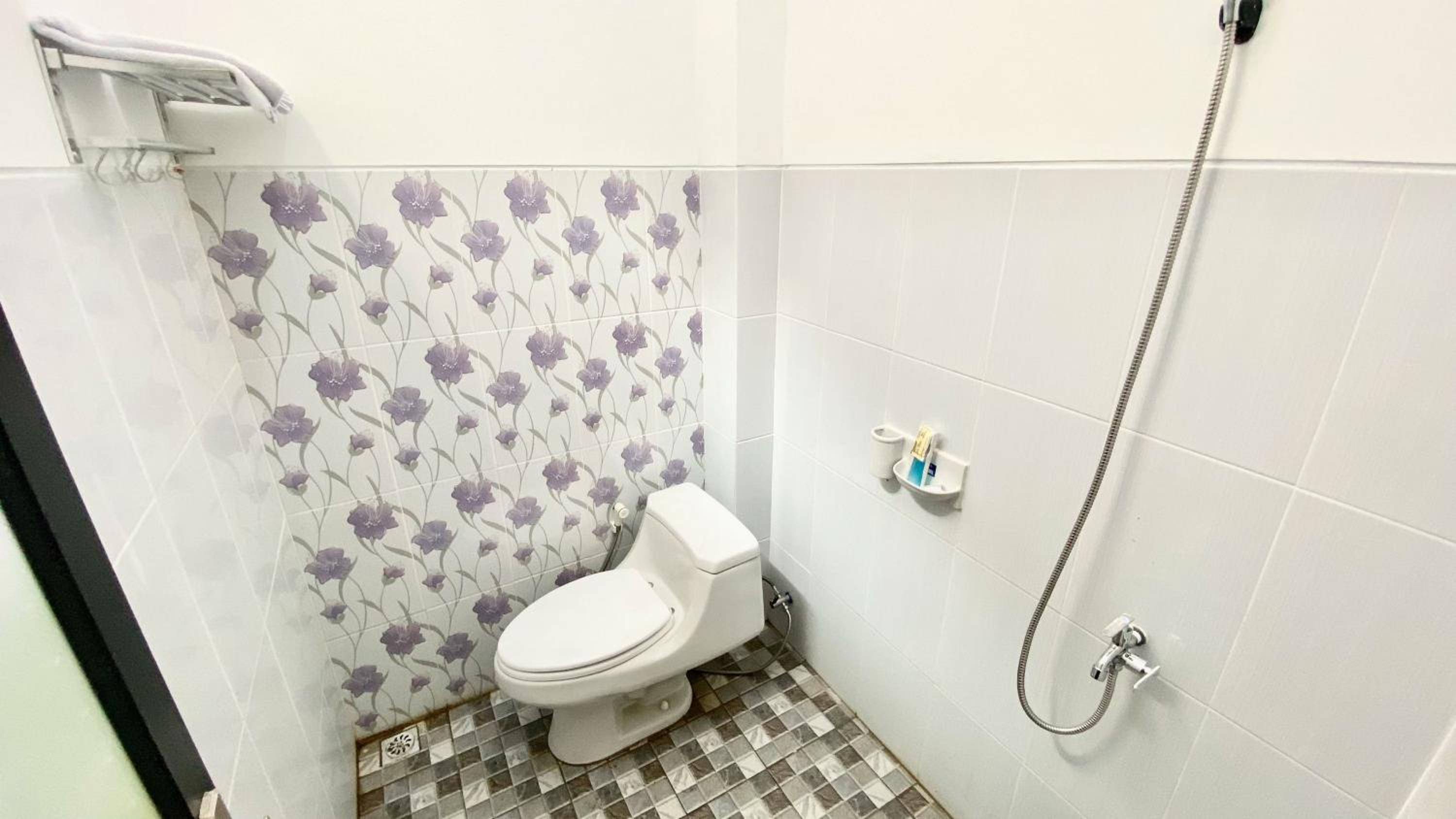 Twin Room - Photo 6