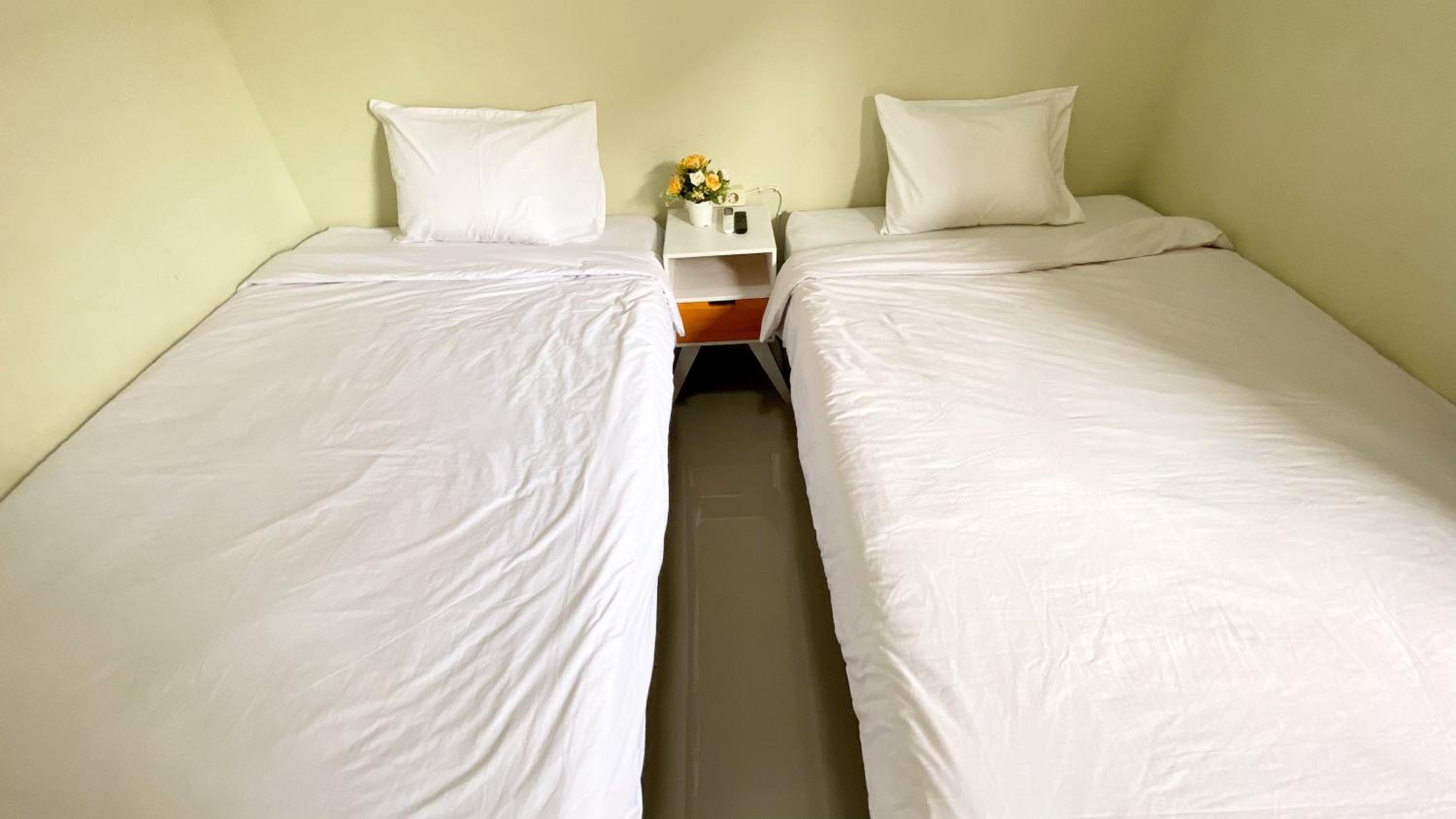 Twin Room - Photo 3