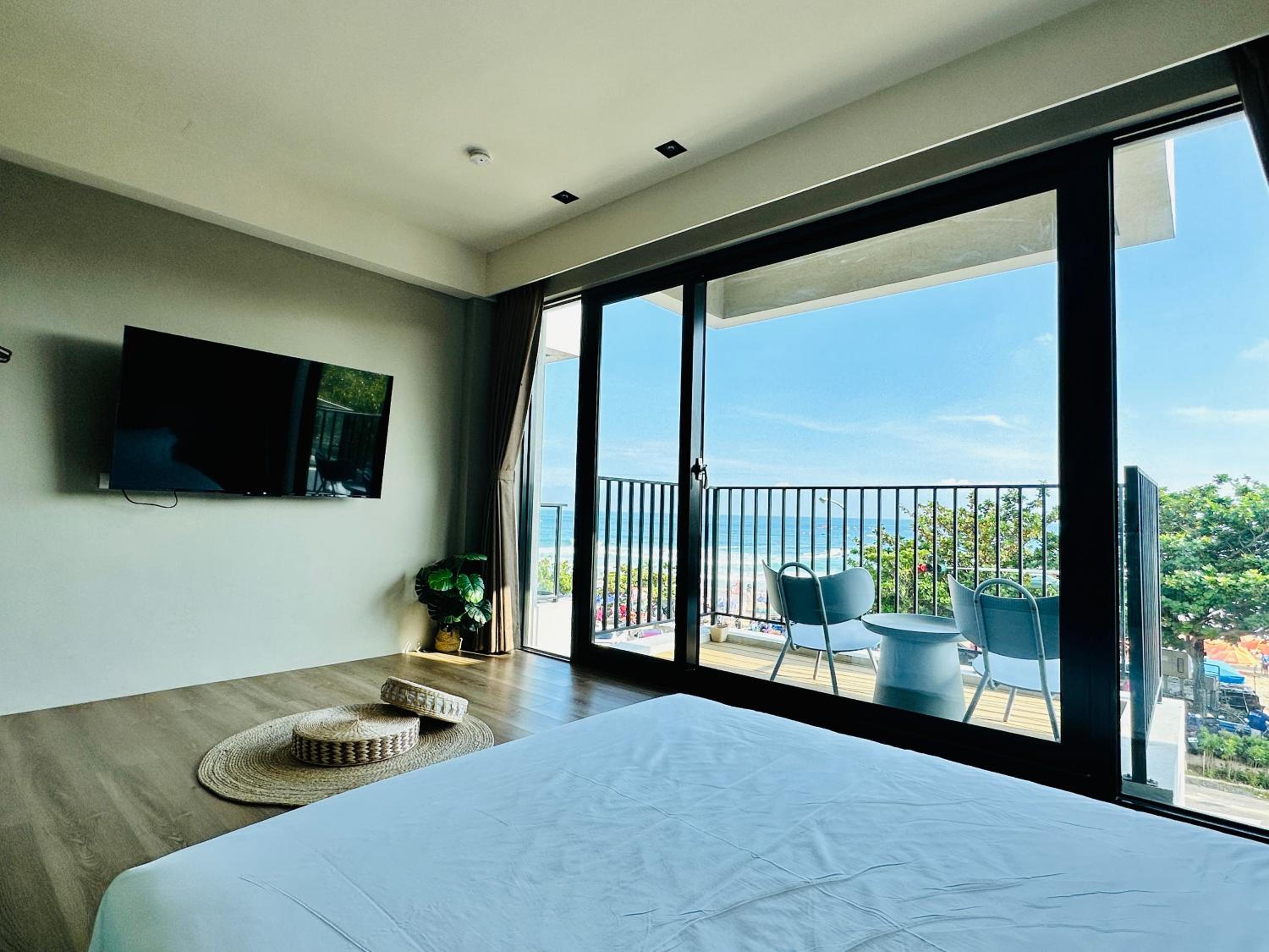 Deluxe Double Room with Balcony and Sea View photo 2