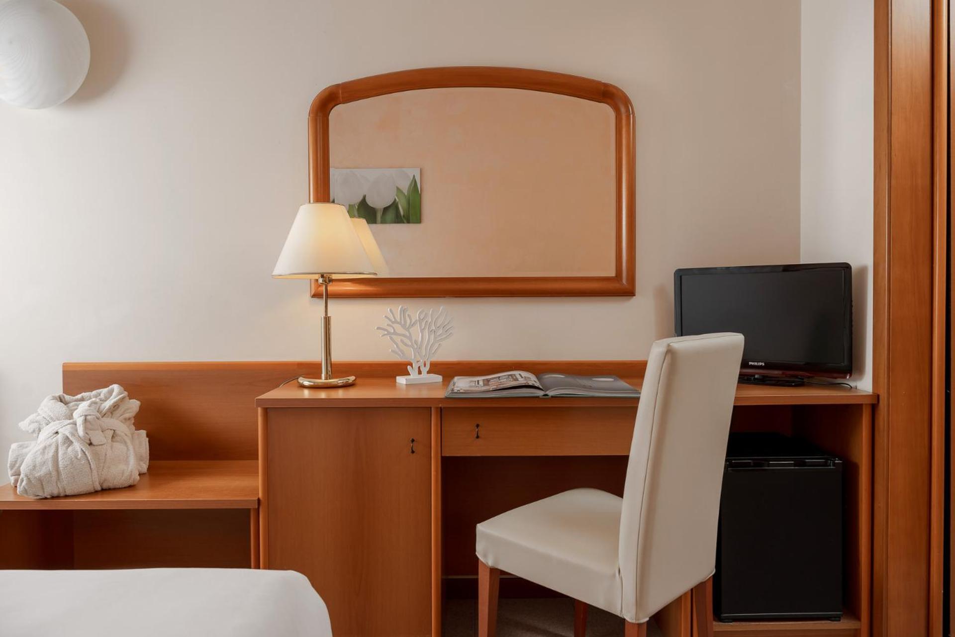 Double Room - Photo 2