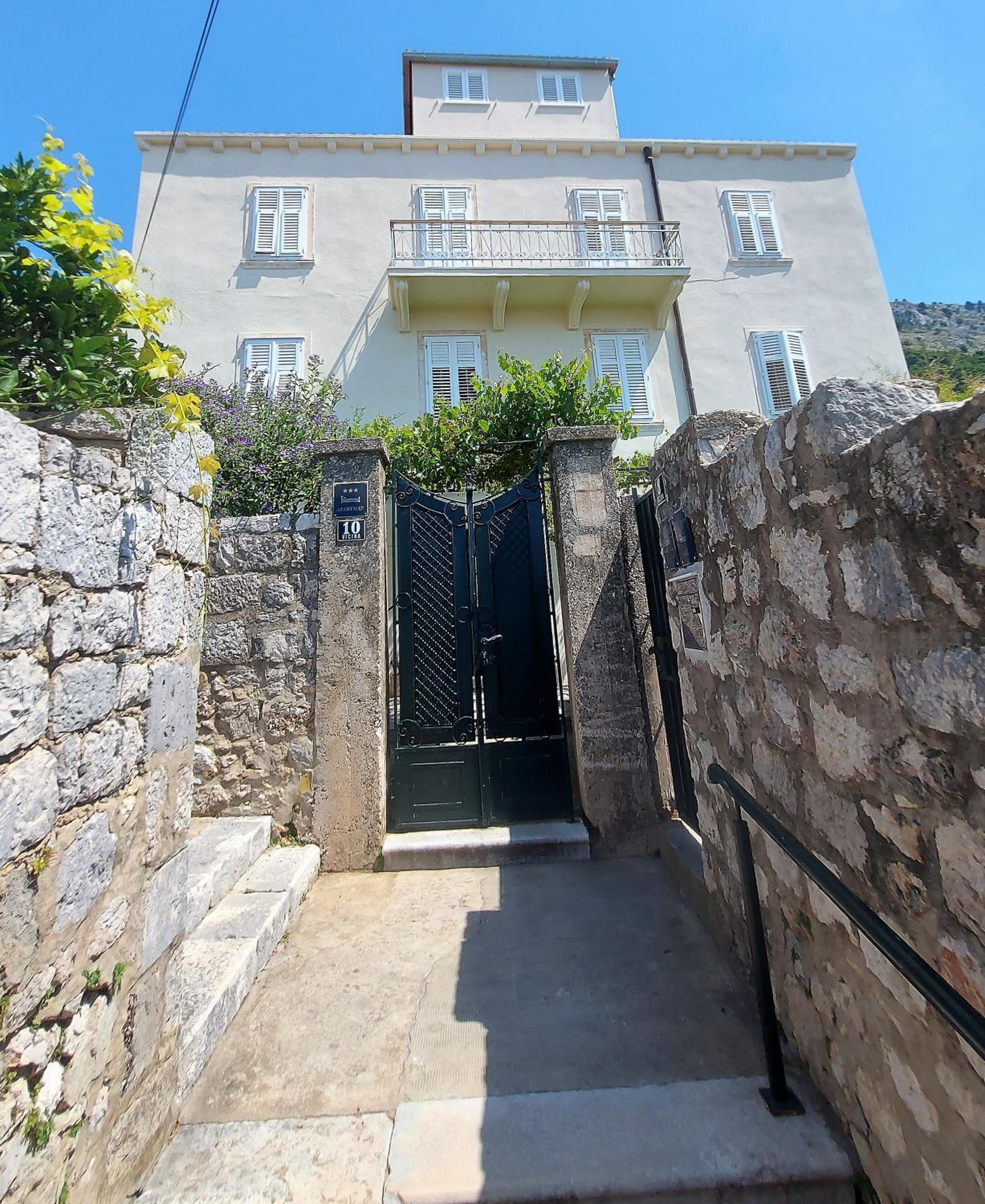 Apartment with Sea View